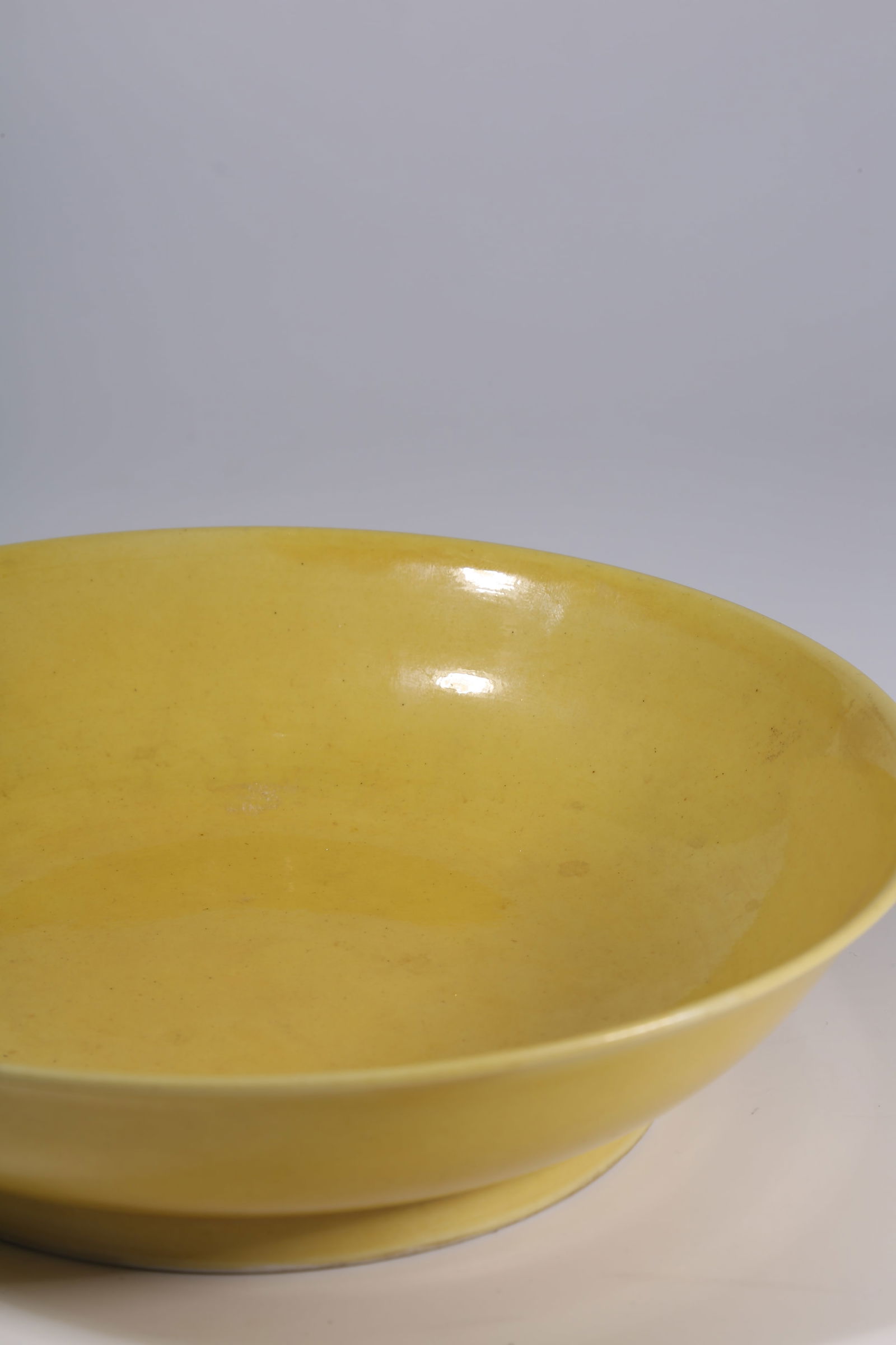 A YELLOW-GLAZED PLATE - 6