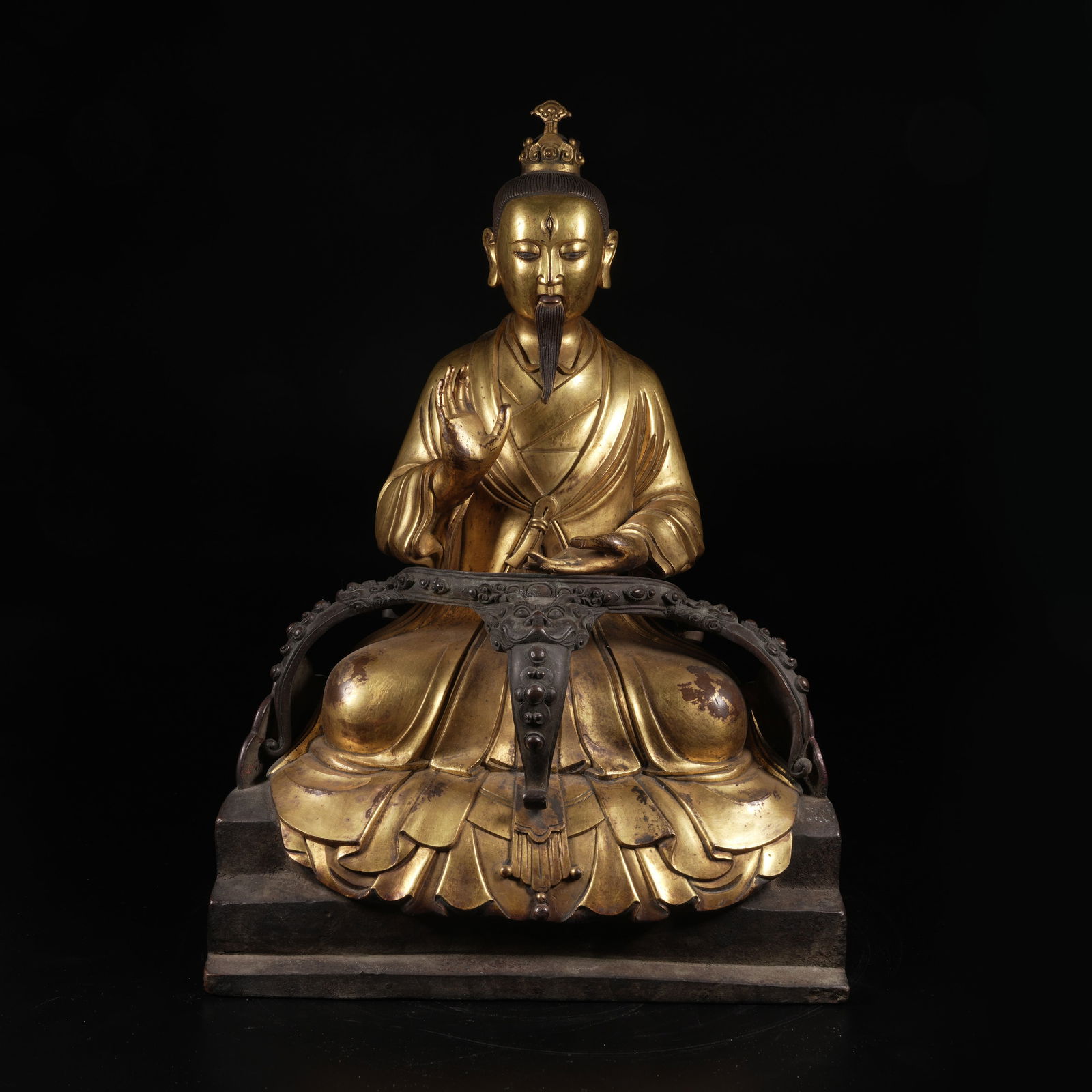 A GILT-BRONZE TAIYI JIUKU TIANZUN (SUPREME DEITY OF SALVATION) STATUE: Gilt-Bronze Taiyi Jiuku Tianzun (Supreme Deity of Salvation) Statue