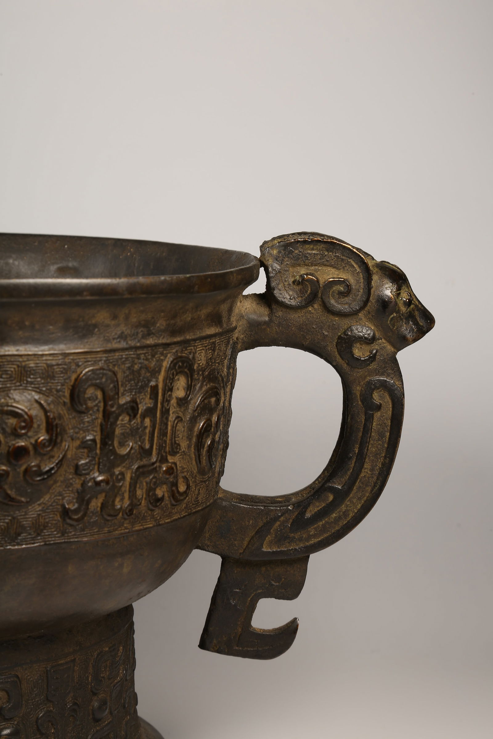 A BRONZE GUI VESSEL - 5