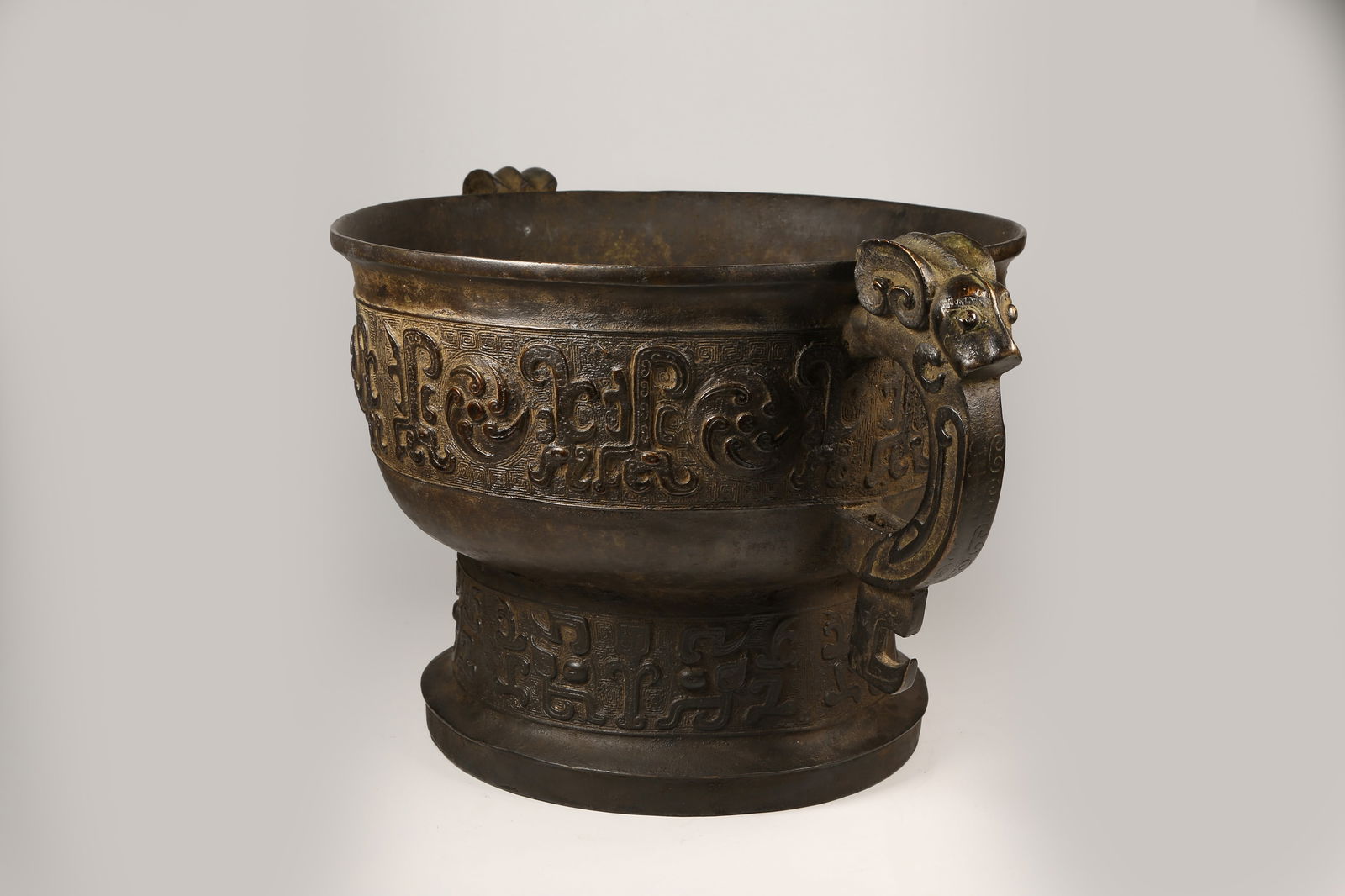 A BRONZE GUI VESSEL - 7