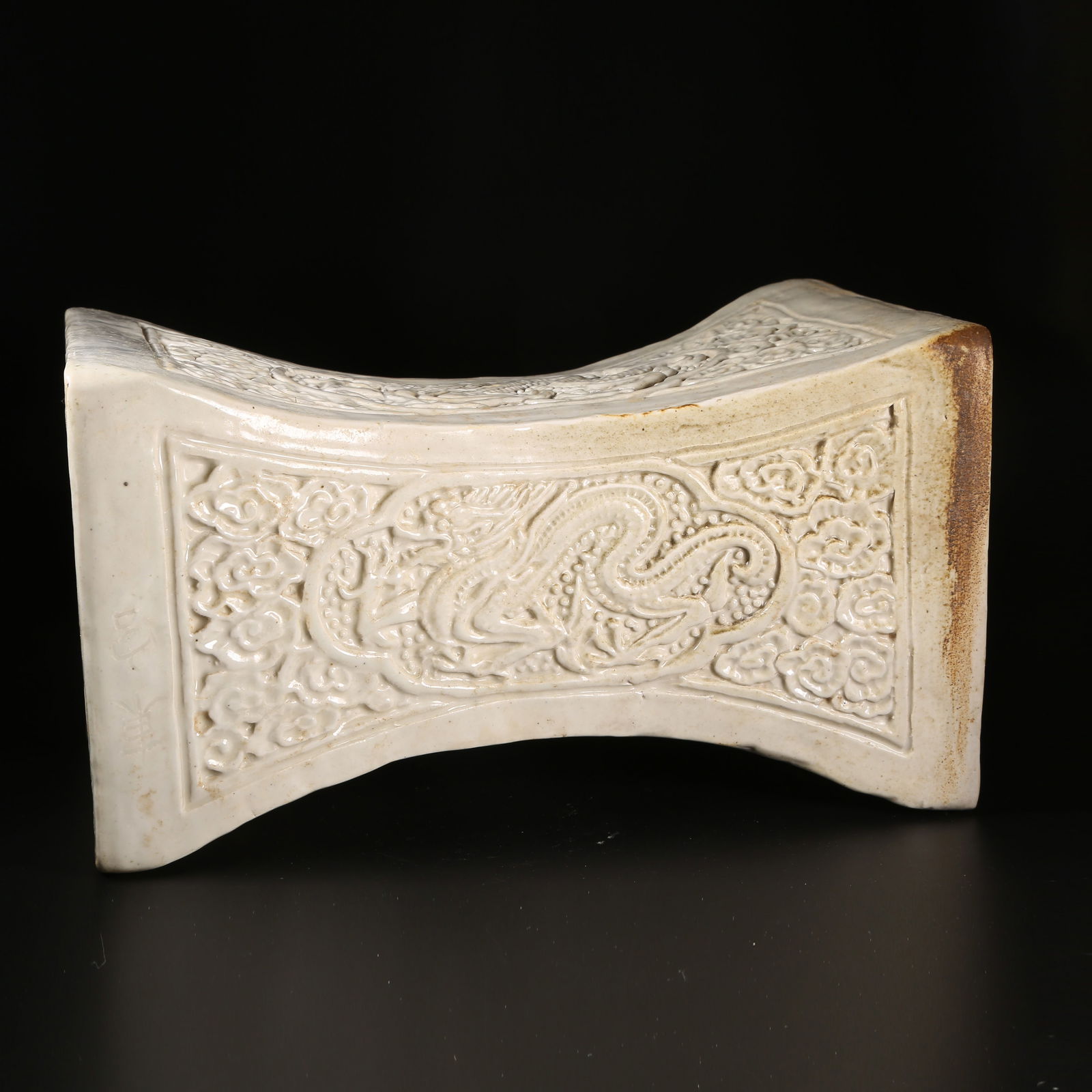 A SONG DYNASTY DING KILN DRAGON-PATTERNED PILLOW: Song Dynasty Ding Kiln Dragon-Patterned Pillow