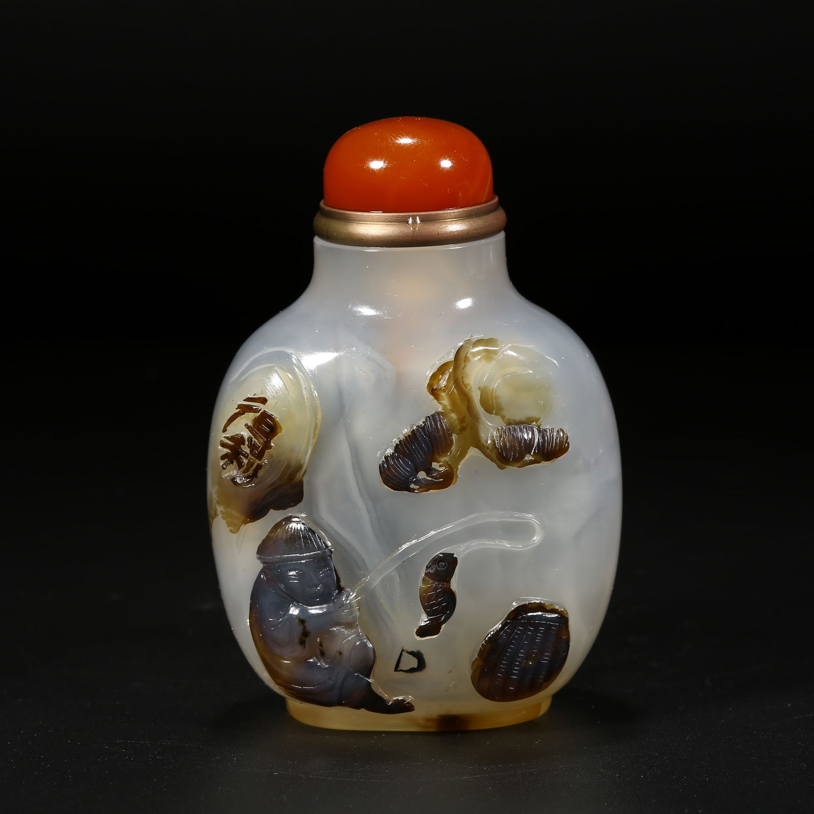 A AGATE SNUFF BOTTLE WITH "FISHERMAN'S GAIN" MOTIF: Agate Snuff Bottle with "Fisherman's Gain" Motif