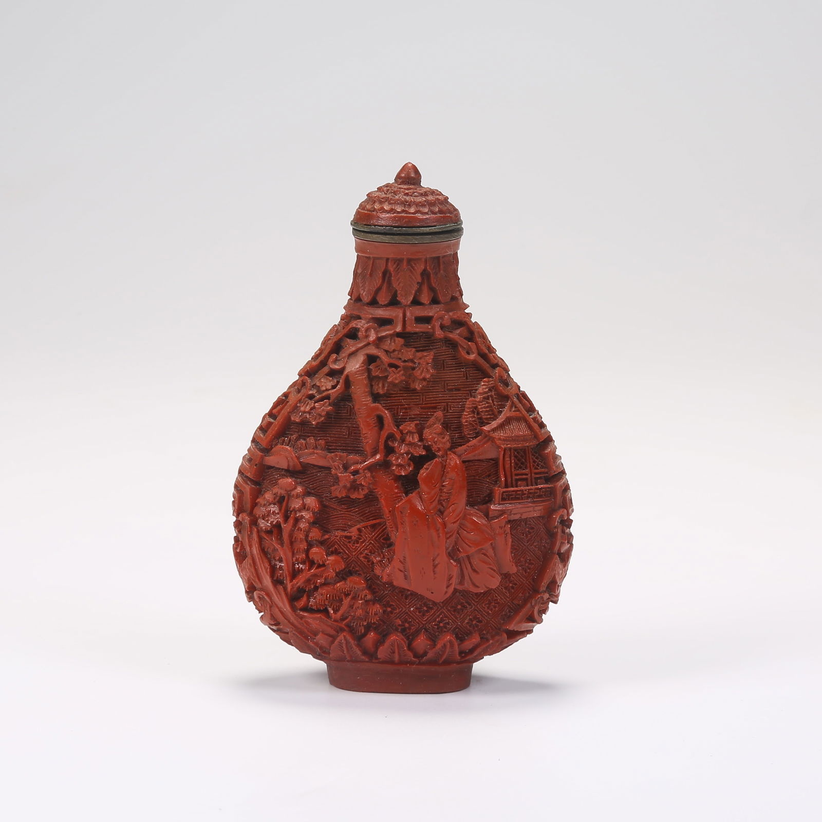 A CARVED RED LACQUER SNUFF BOTTLE WITH LADY FIGURES: Carved red lacquer snuff bottle with lady figures