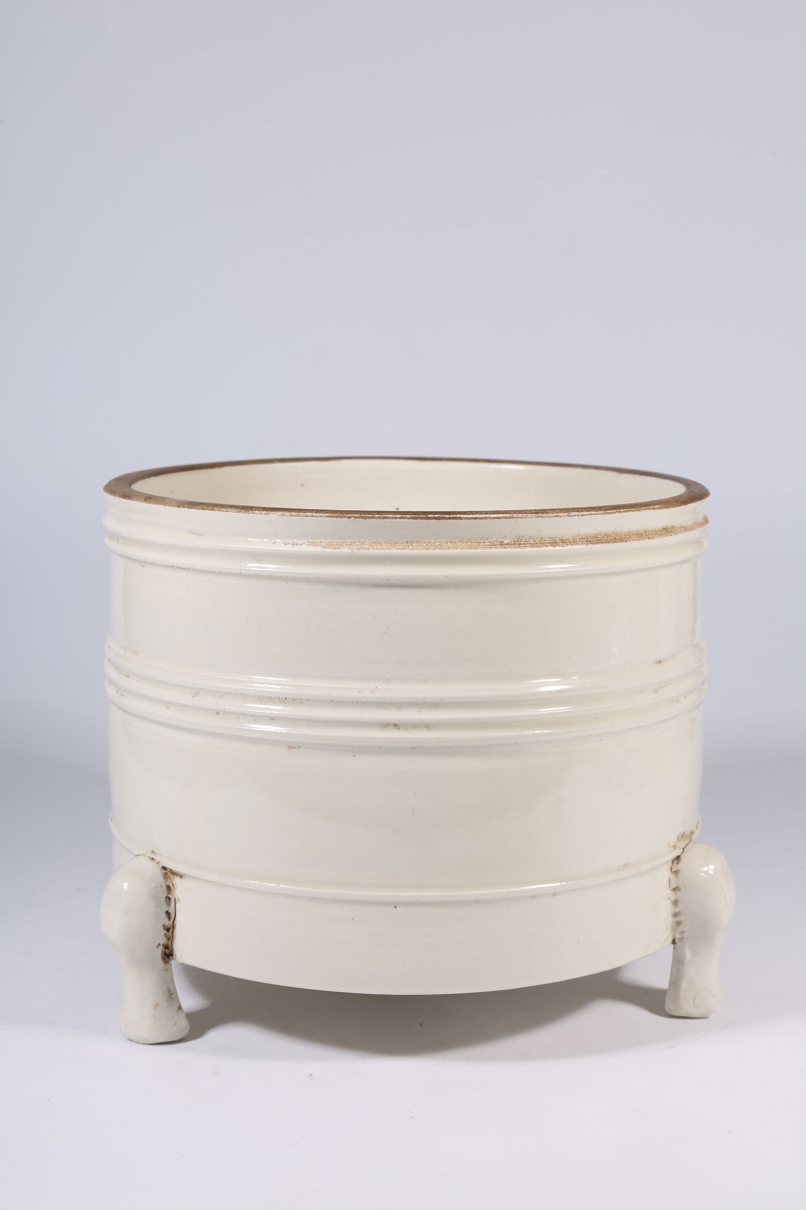 A STRING-PATTERNED TRIPOD CENSER - 4