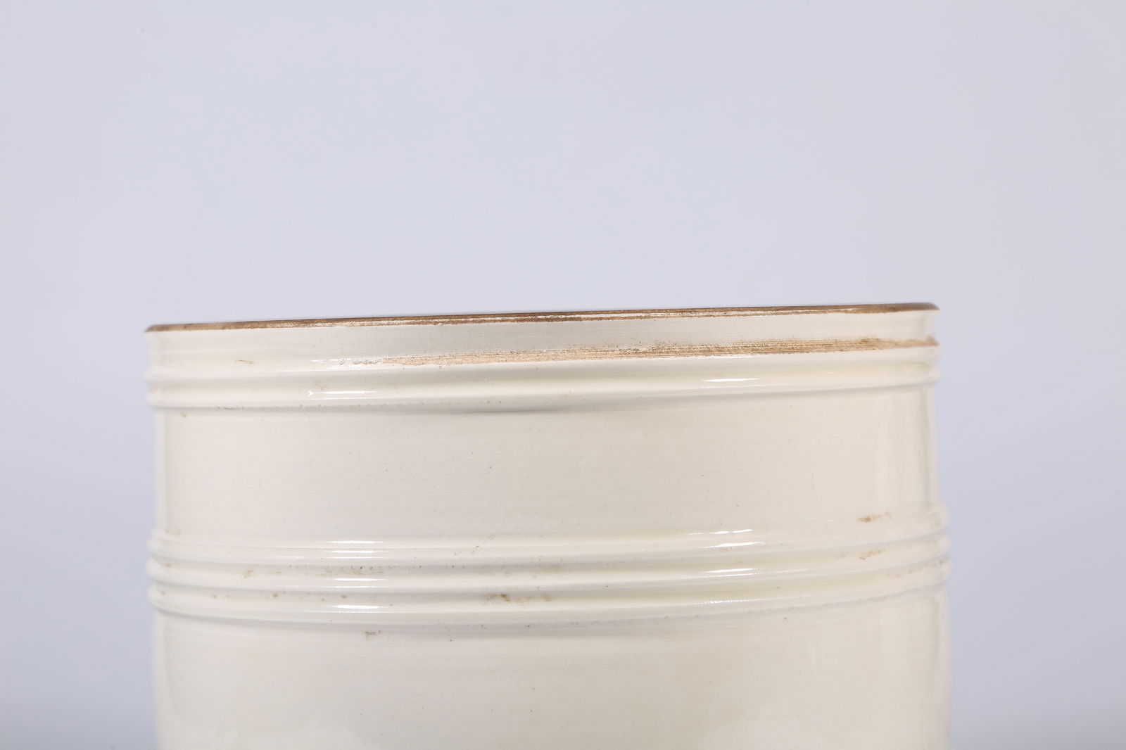 A STRING-PATTERNED TRIPOD CENSER - 5