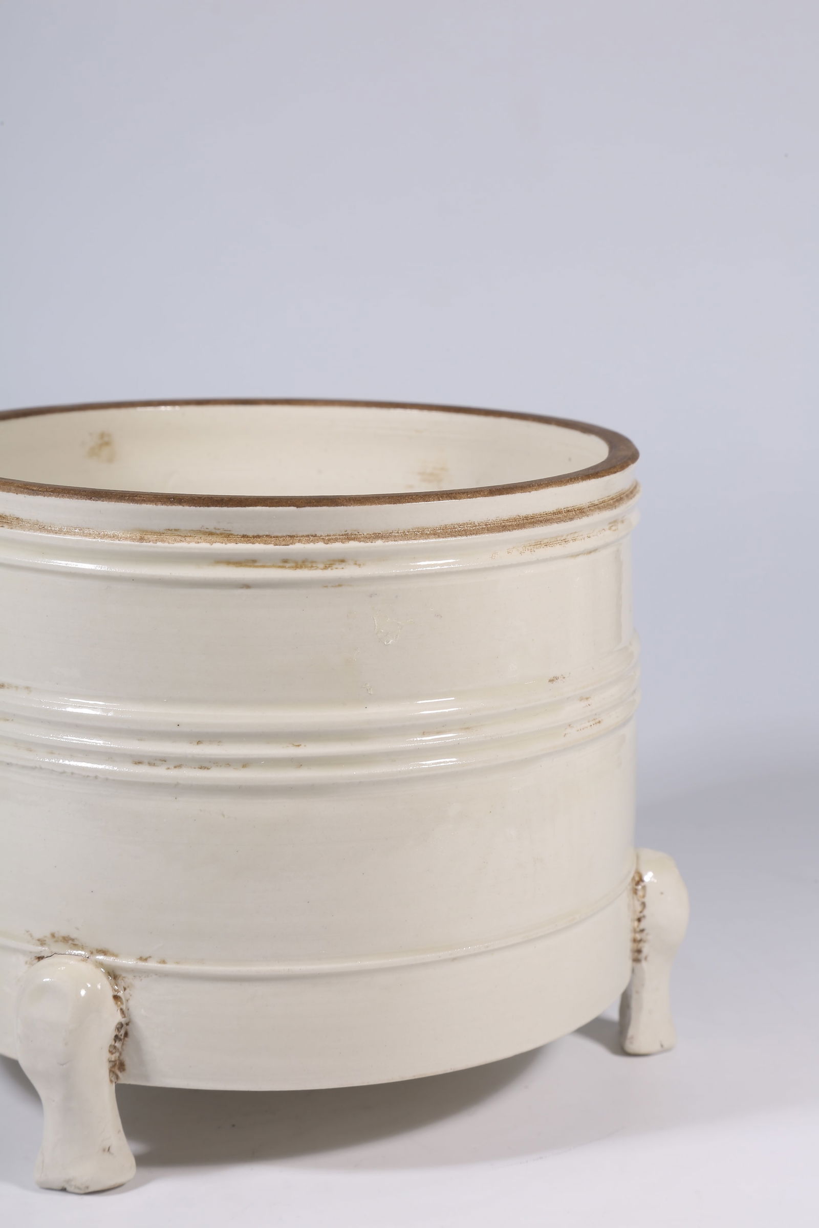 A STRING-PATTERNED TRIPOD CENSER - 7