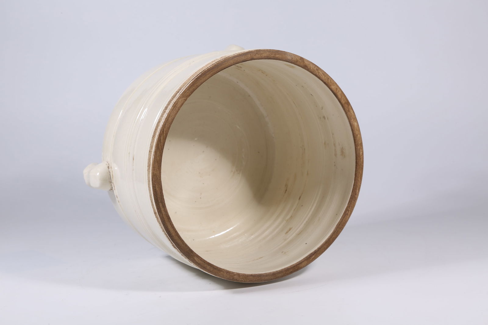 A STRING-PATTERNED TRIPOD CENSER - 8