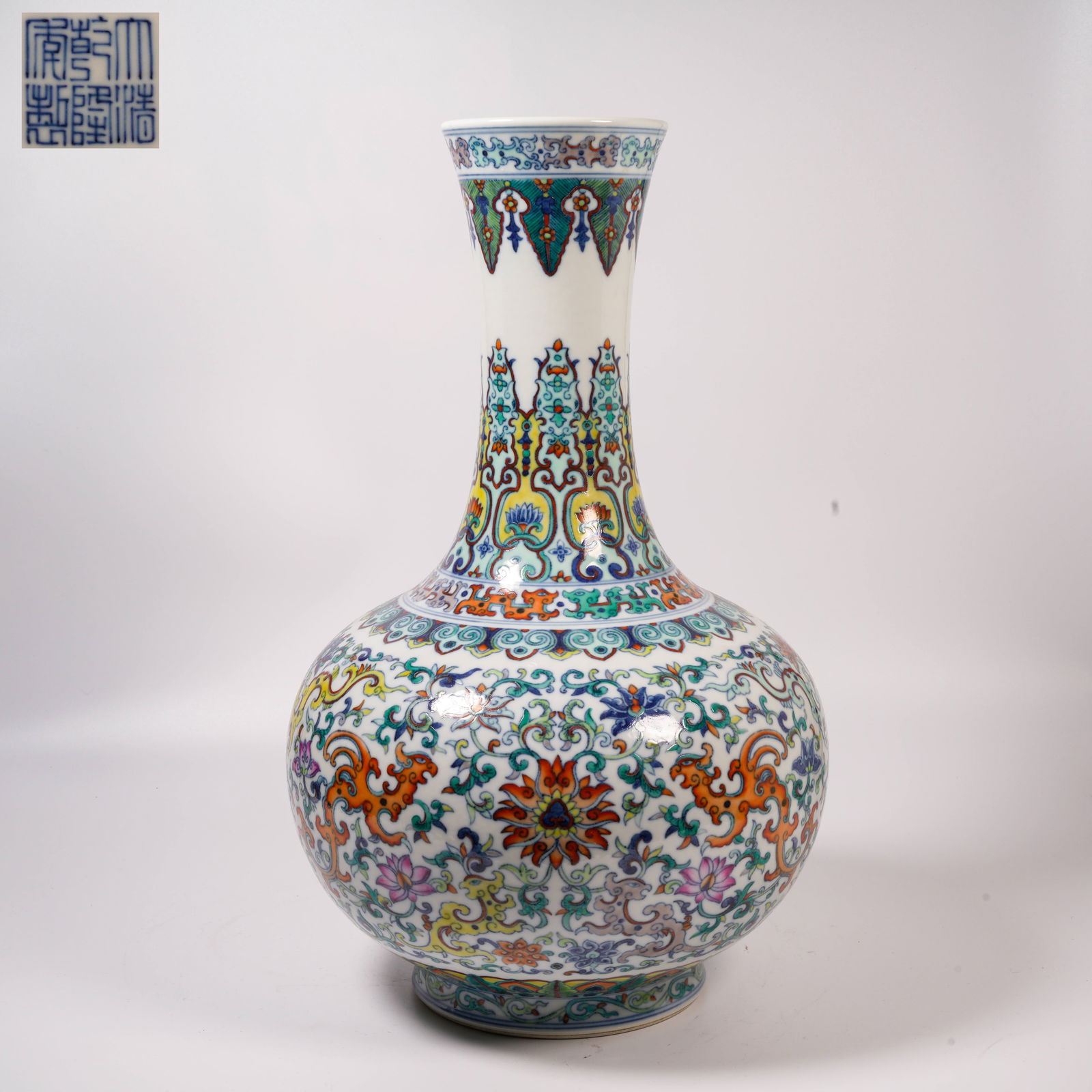A DOUCAI LONG-NECK VASE WITH PHOENIX AMONG FLOWERS DESIGN: Doucai Long-Neck Vase with Phoenix among Flowers Design