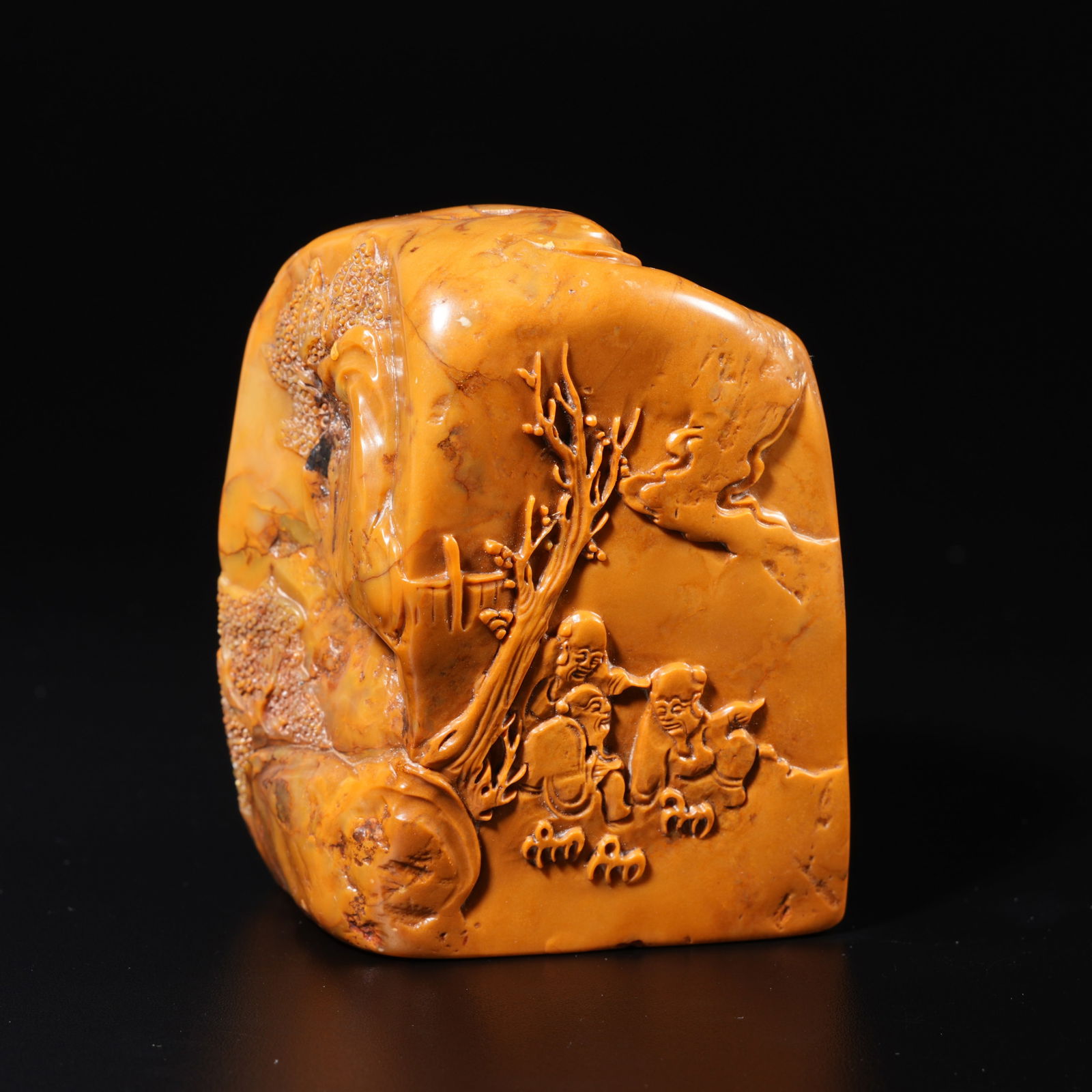 A SHOUSHAN TIANHUANG STONE CARVED SEAL WITH LANDSCAPE AND FIGURE-PATTERN: Shoushan Tianhuang Stone Carved Seal with Landscape and Figure-Pattern