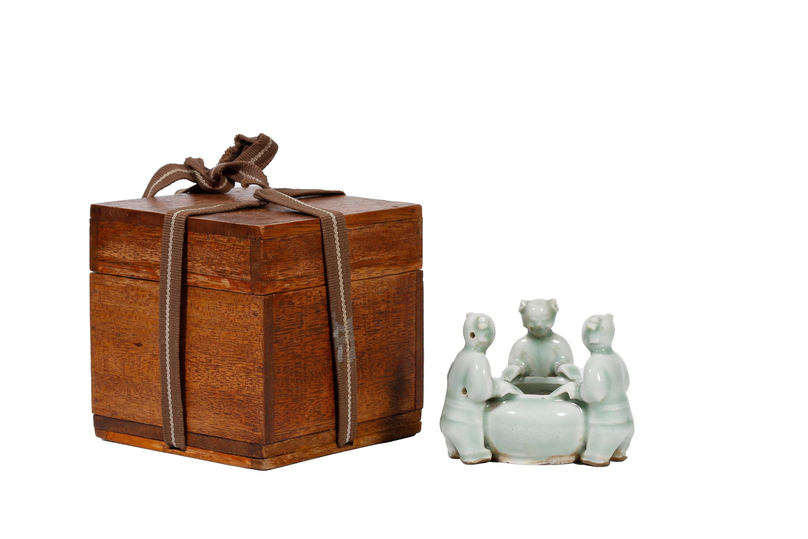 SHADOW CELADON GLAZE WATER DROPPER WITH CHILDREN-AT-PLAY PATTERN, QING DYNASTY (1 of 11)
