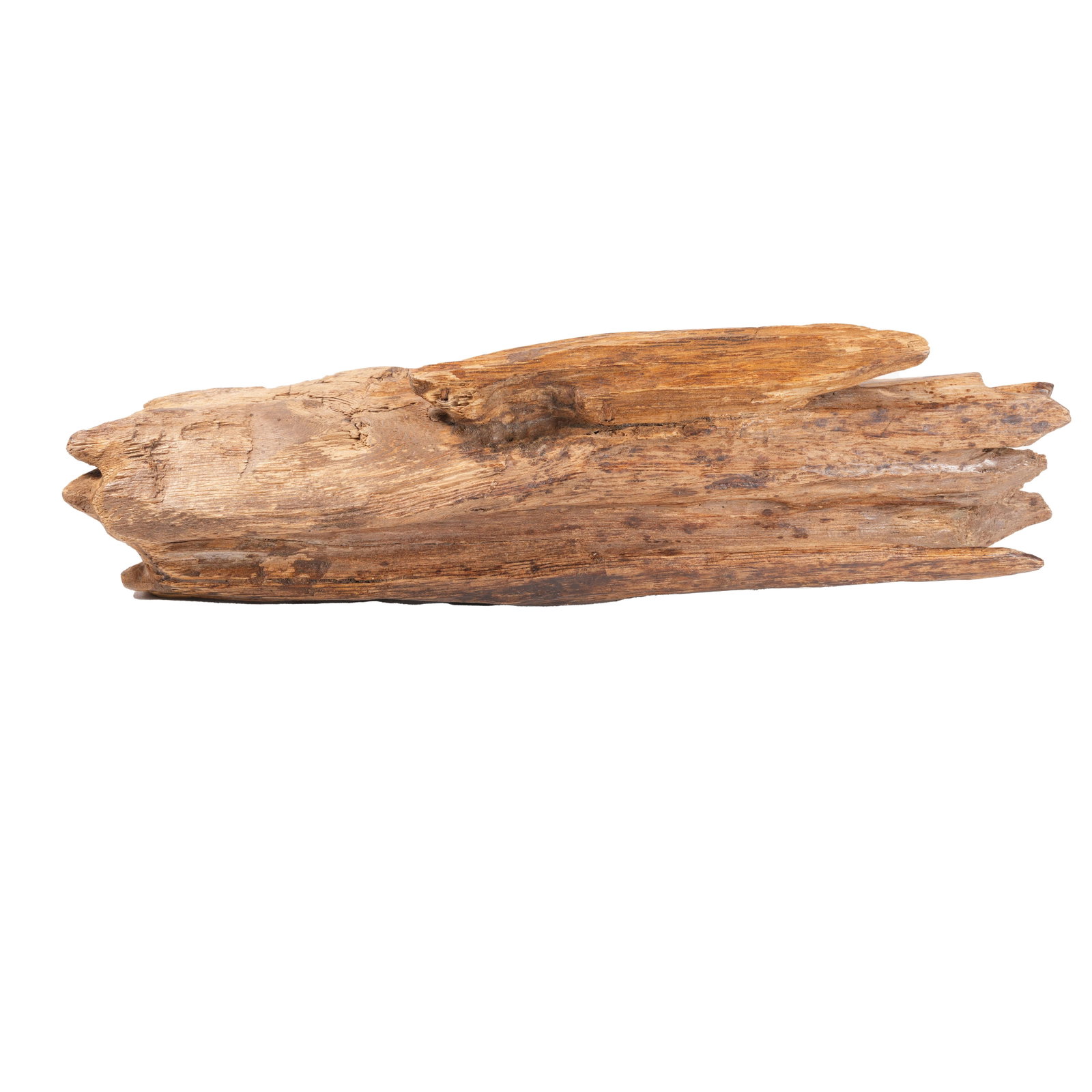 RAW NATURAL-SHAPED AGED QINAN AGARWOOD MATERIAL, QING DYNASTY: This is a well-preserved aged raw piece of ancient kyara agarwood handed down from the Qing Dynasty, retaining its original natural shape and intact primitive texture and form. It features rugged