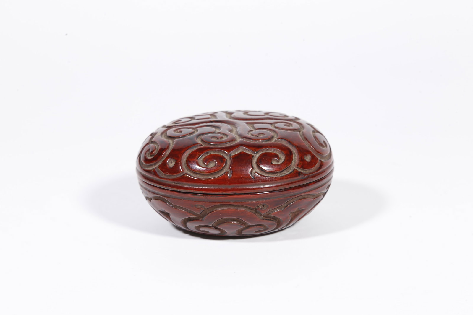 LARGE LACQUER INCENSE BOX WITH CLOUD SCROLL PATTERN, MING DYNASTY - 2