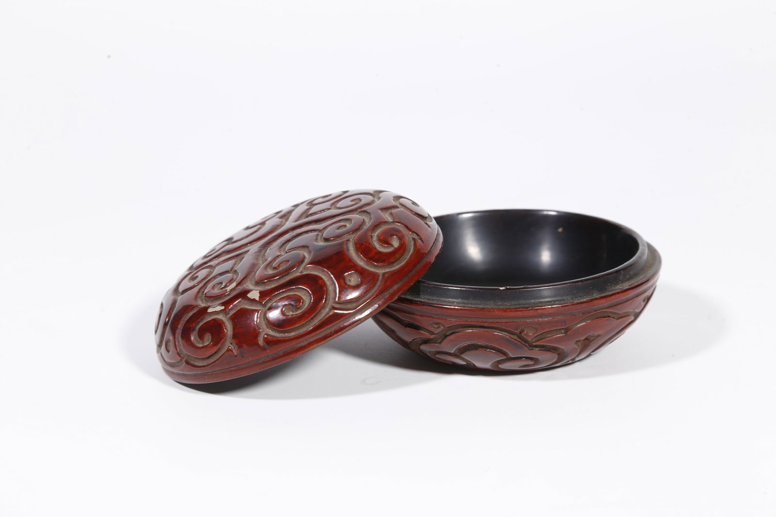 LARGE LACQUER INCENSE BOX WITH CLOUD SCROLL PATTERN, MING DYNASTY - 5