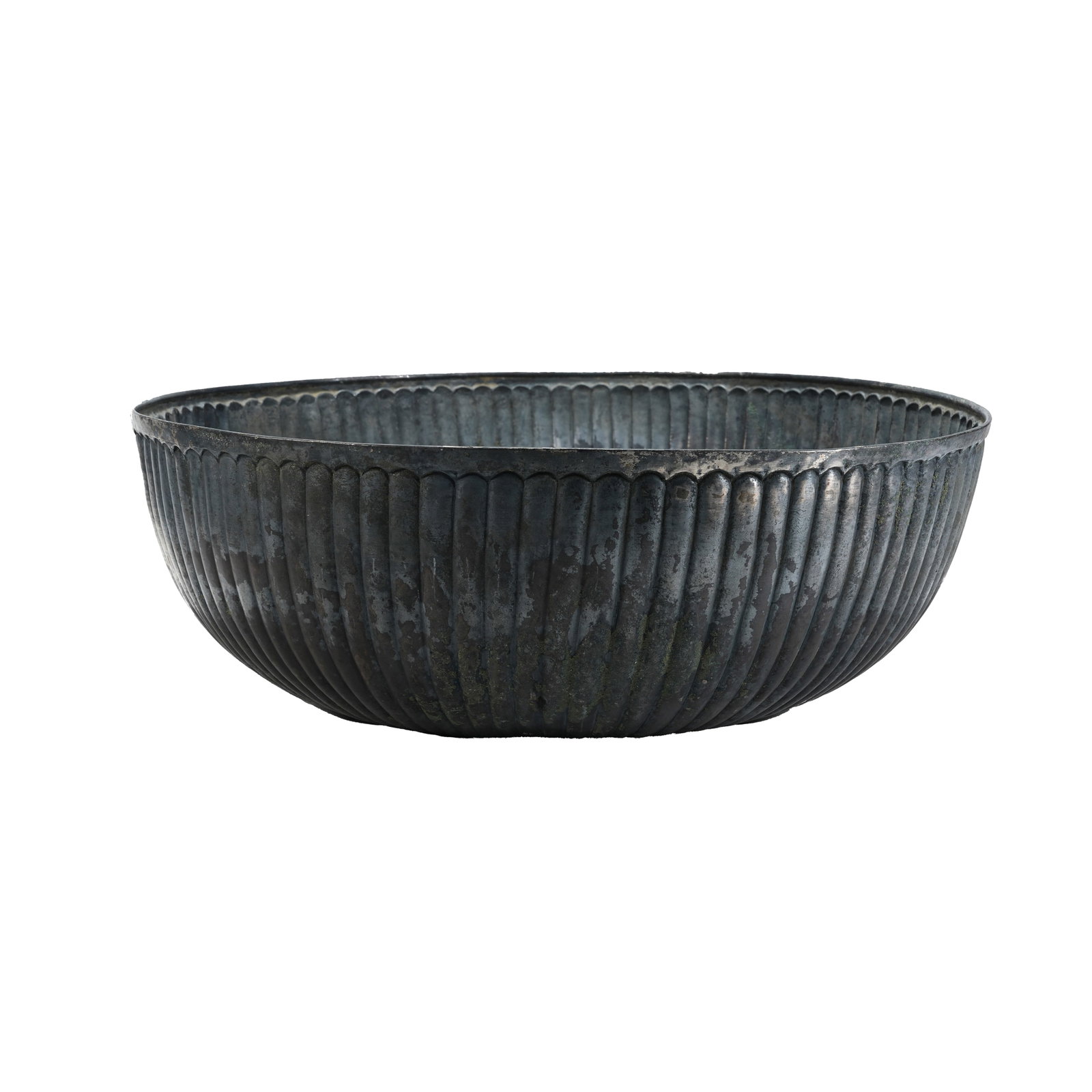 PERSIAN-STYLE SILVER MELON-RIDGED BOWL WITH FIGURE PATTERN, TANG DYNASTY: Large Silver Melon-ridged Bowl with Foreign Figure Patterns in Persian Style of the Tang Dynasty is made of pure silver and fully crafted by hammering technique. Radial melon ridge patterns run throug