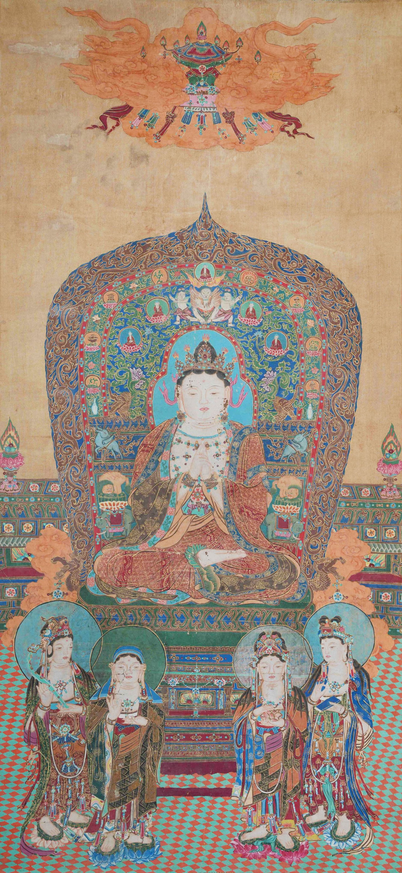 BUDDHA PORTRAIT SILK HANGING SCROLL ANONYMOUS QING DYNASTY.: This colored silk Buddhist painting was created by an anonymous court painter of the Qing Dynasty, featuring a typical artistic style integrating Han and Tibetan elements. Centered on Vairocana Buddha