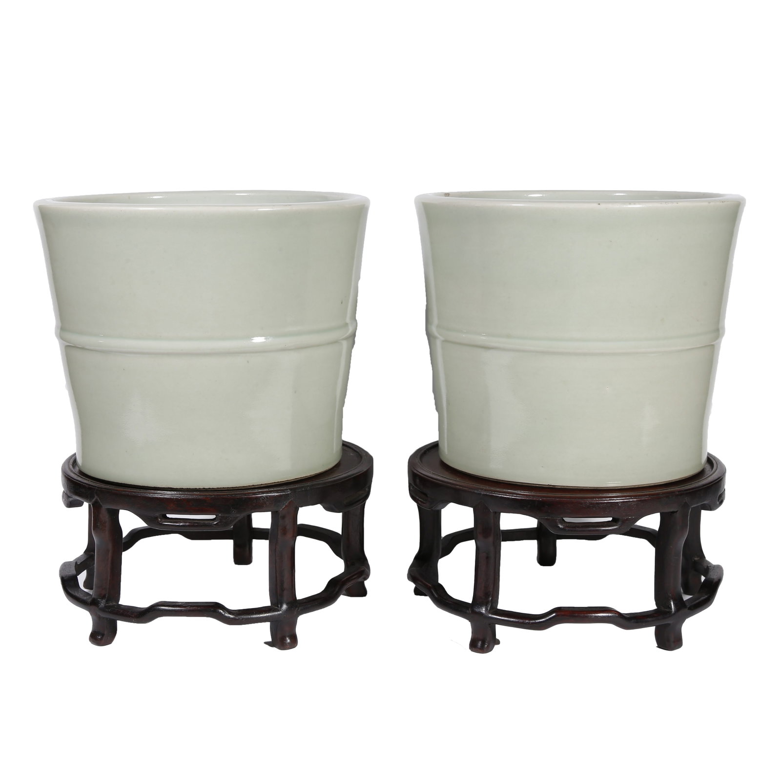 PEA GREEN GLAZED FLOWER POT PAIR QING DYNASTY: This pair of flower pots are classic study ornaments made in Jingdezhen Kiln of the Qing Dynasty. They feature straight mouths, sloping bellies and ring feet, with a raised string line around the midd