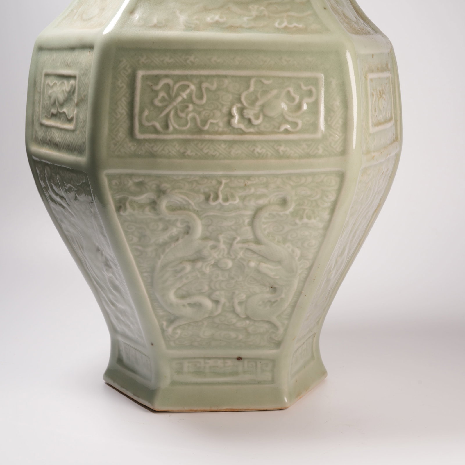 LONGQUAN CELADON HEXAGONAL JAR WITH CLOUD DRAGON PATTERN QING DYNASTY - 3