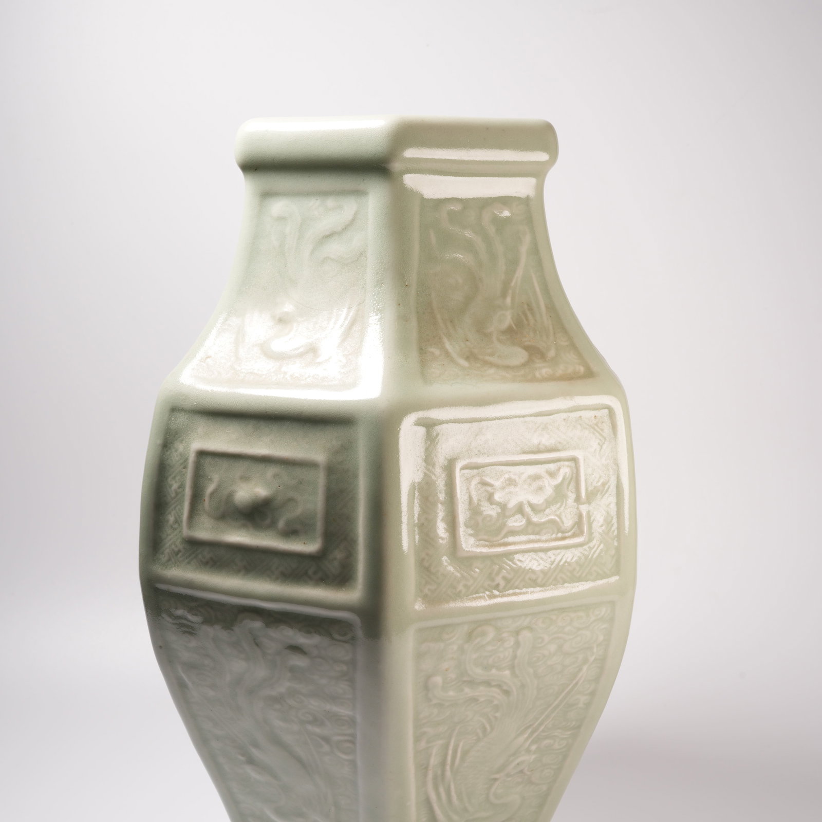 LONGQUAN CELADON HEXAGONAL JAR WITH CLOUD DRAGON PATTERN QING DYNASTY - 4