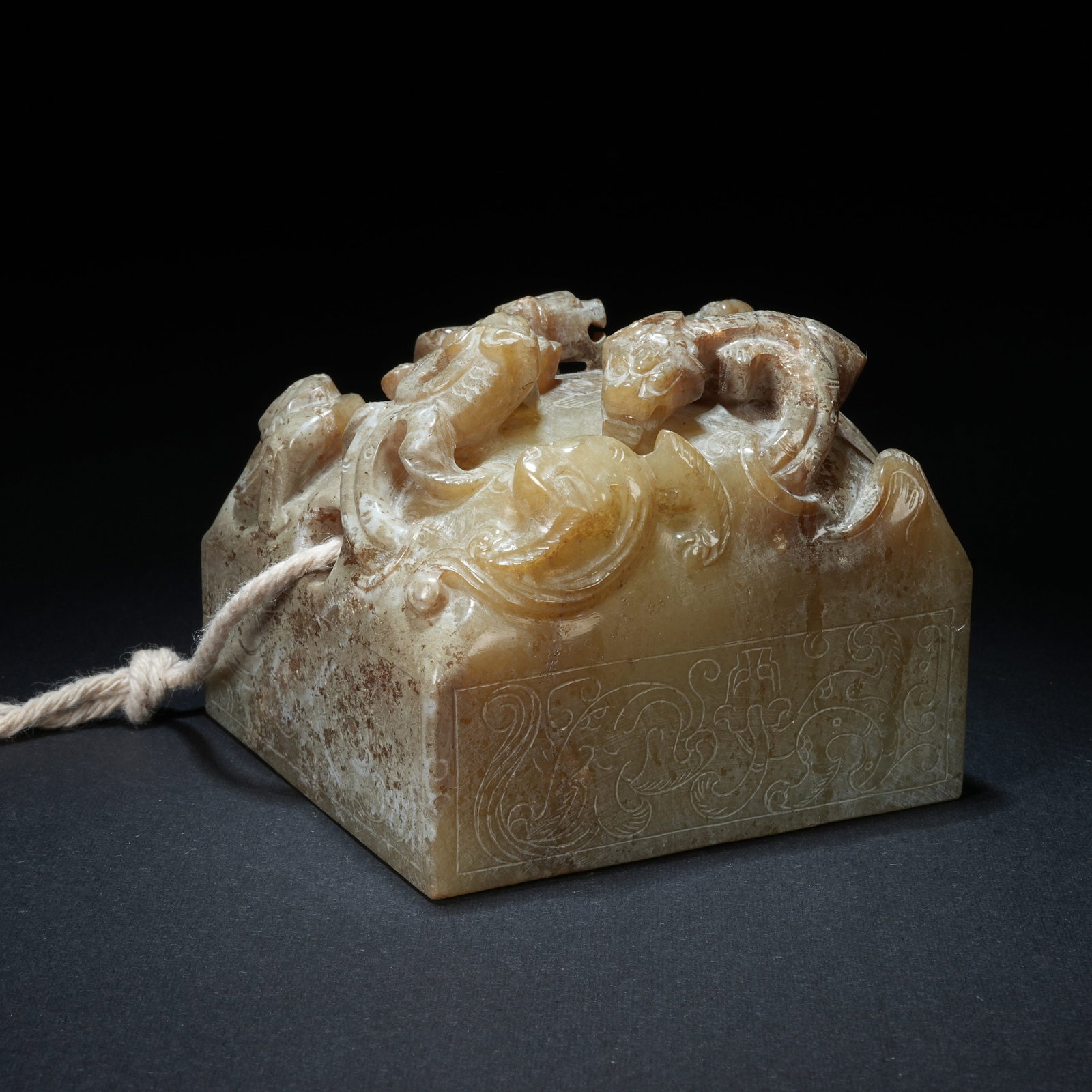 A ANCIENT JADE SEAL WITH CHILONG KNOB (1 of 8)