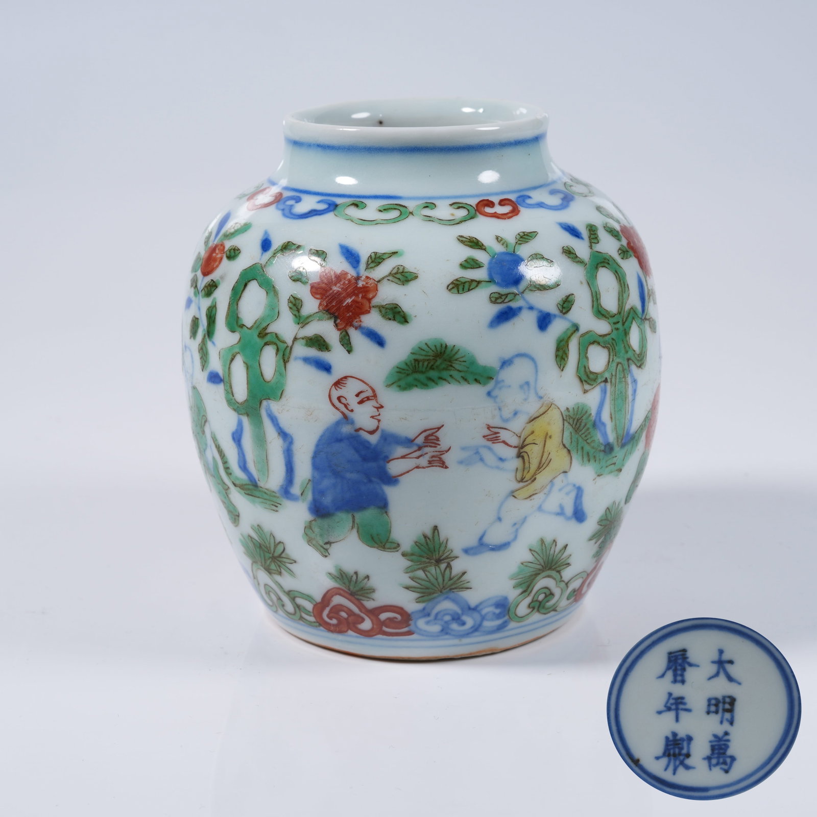 A SMALL JAR WITH CHILDREN AT PLAY PATTERN IN DOUCAI (1 of 9)