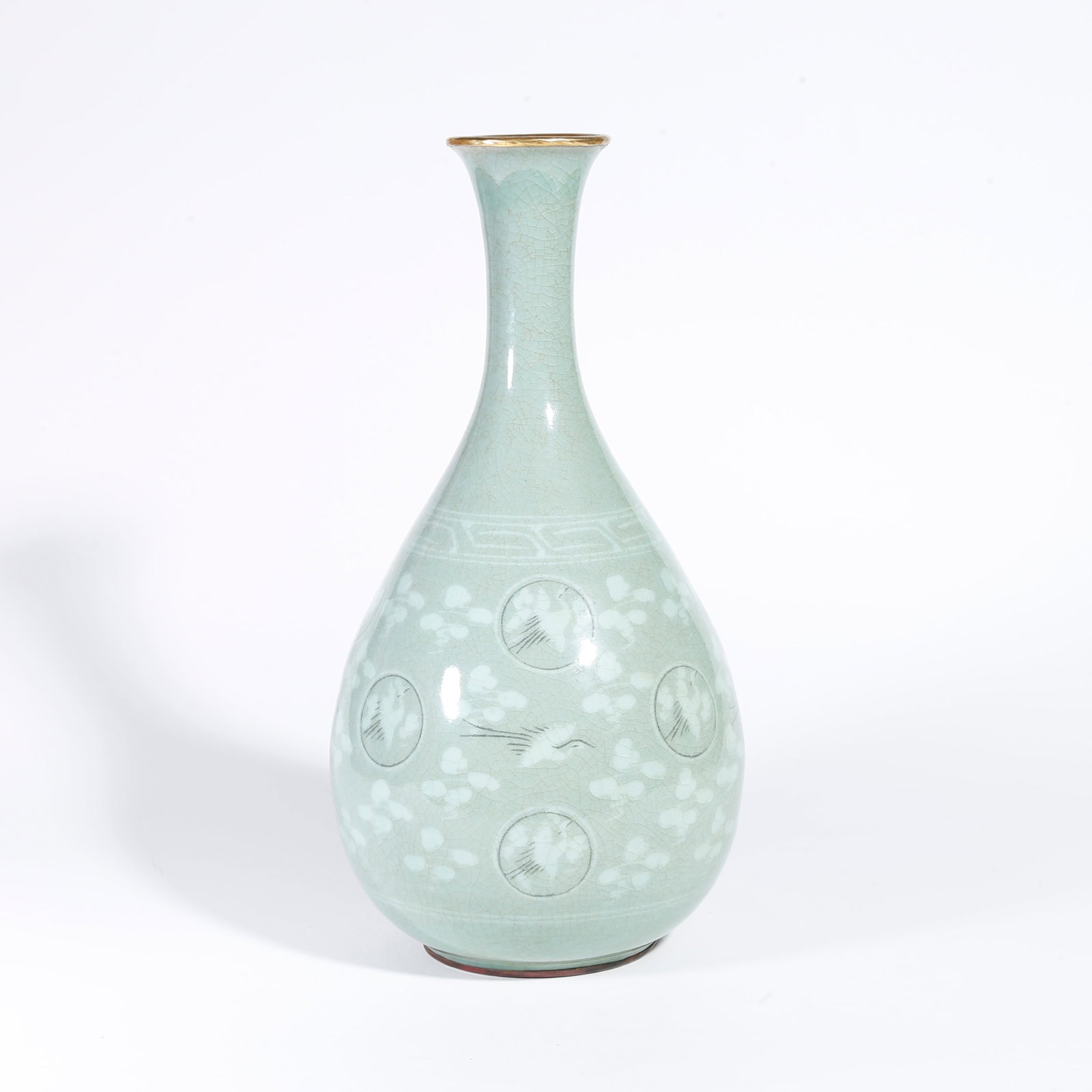 A KOREAN PORCELAIN APPRECIATION VASE (1 of 9)