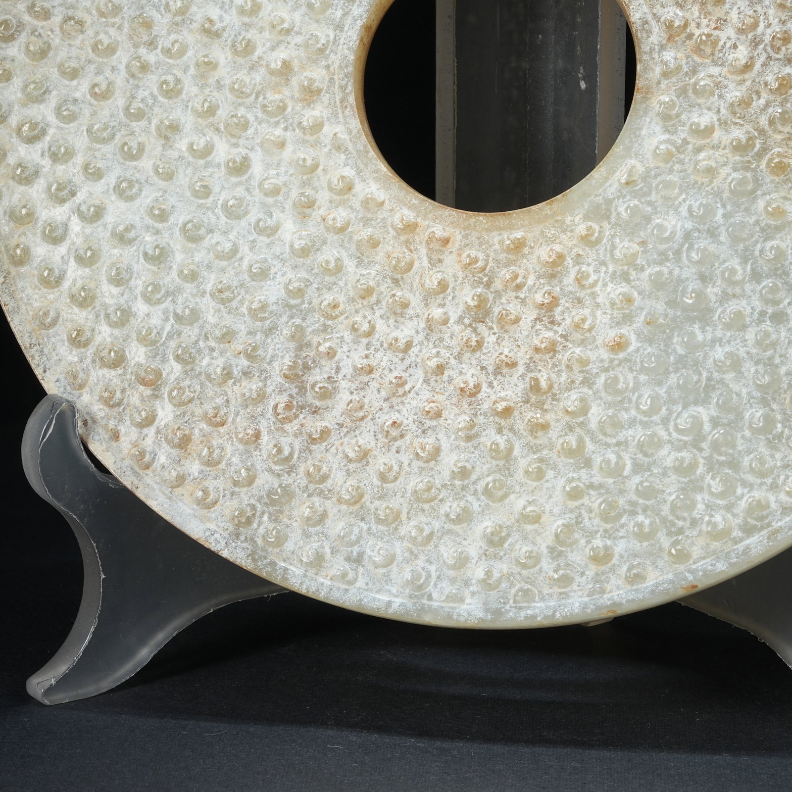 A ANCIENT JADE BI DISC WITH SCROLLED CLOUD PATTERN - 3