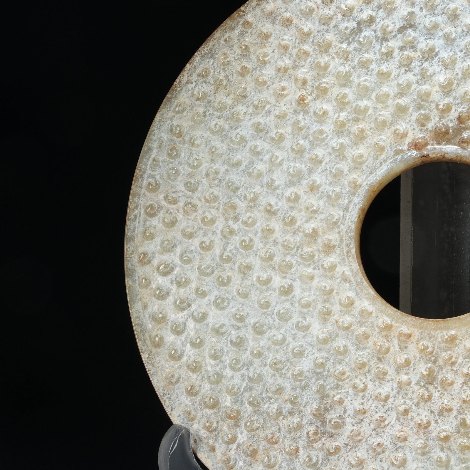 A ANCIENT JADE BI DISC WITH SCROLLED CLOUD PATTERN - 4