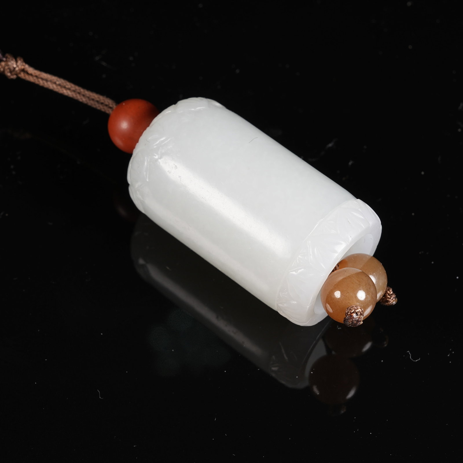 A HETIAN JADE BUDDHA IN HEART PENDANT (1 of 10)