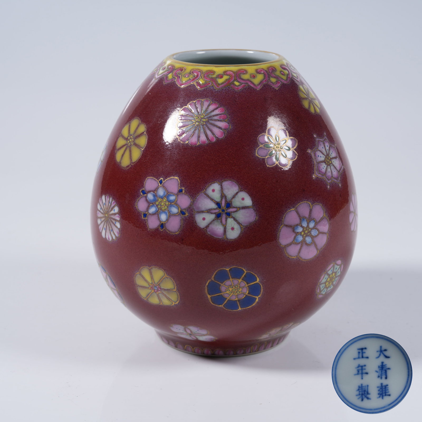 A FAMILLE ROSE POMEGRANATE ZUN WITH BALL FLORAL PATTERN: Famille Rose Pomegranate Zun with Ball Floral Pattern