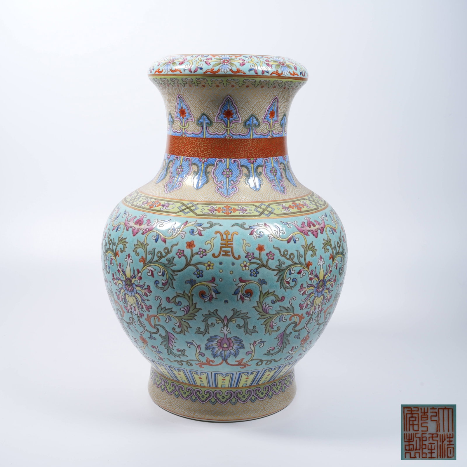 A FAMILLE ROSE ZUN WITH INTERLOCKING FLORAL PATTERN (1 of 9)
