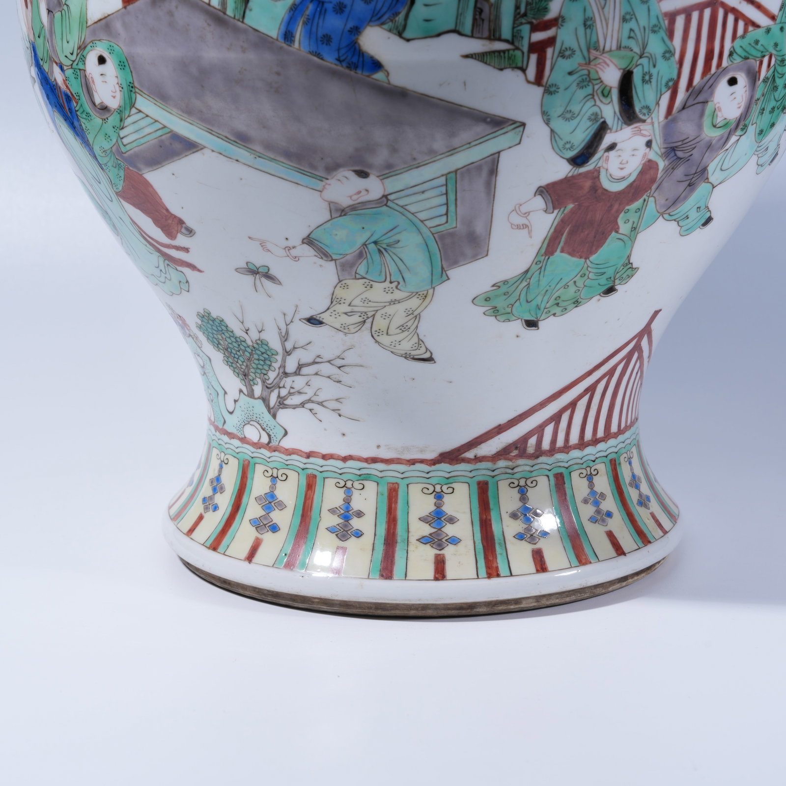 A WUCAI GENERAL JAR WITH COURTYARD TUTORIAL SCENE PATTERN - 4