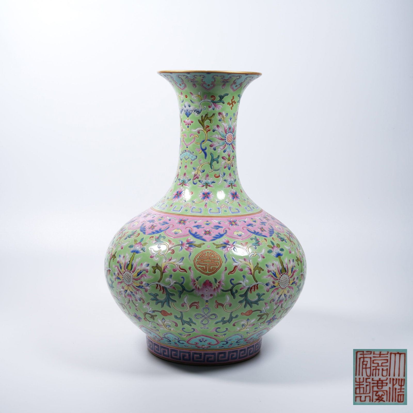 A FAMILLE ROSE APPRECIATION VASE WITH INTERLOCKING FLORAL AND ROUND LONGEVITY PATTERN (1 of 9)