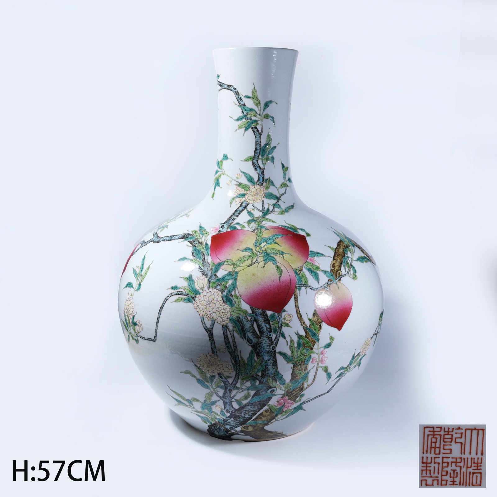 A LARGE FAMILLE ROSE CELESTIAL SPHERE VASE WITH LONGEVITY PEACH PATTERN: Large Famille Rose Celestial Sphere Vase with Longevity Peach Pattern