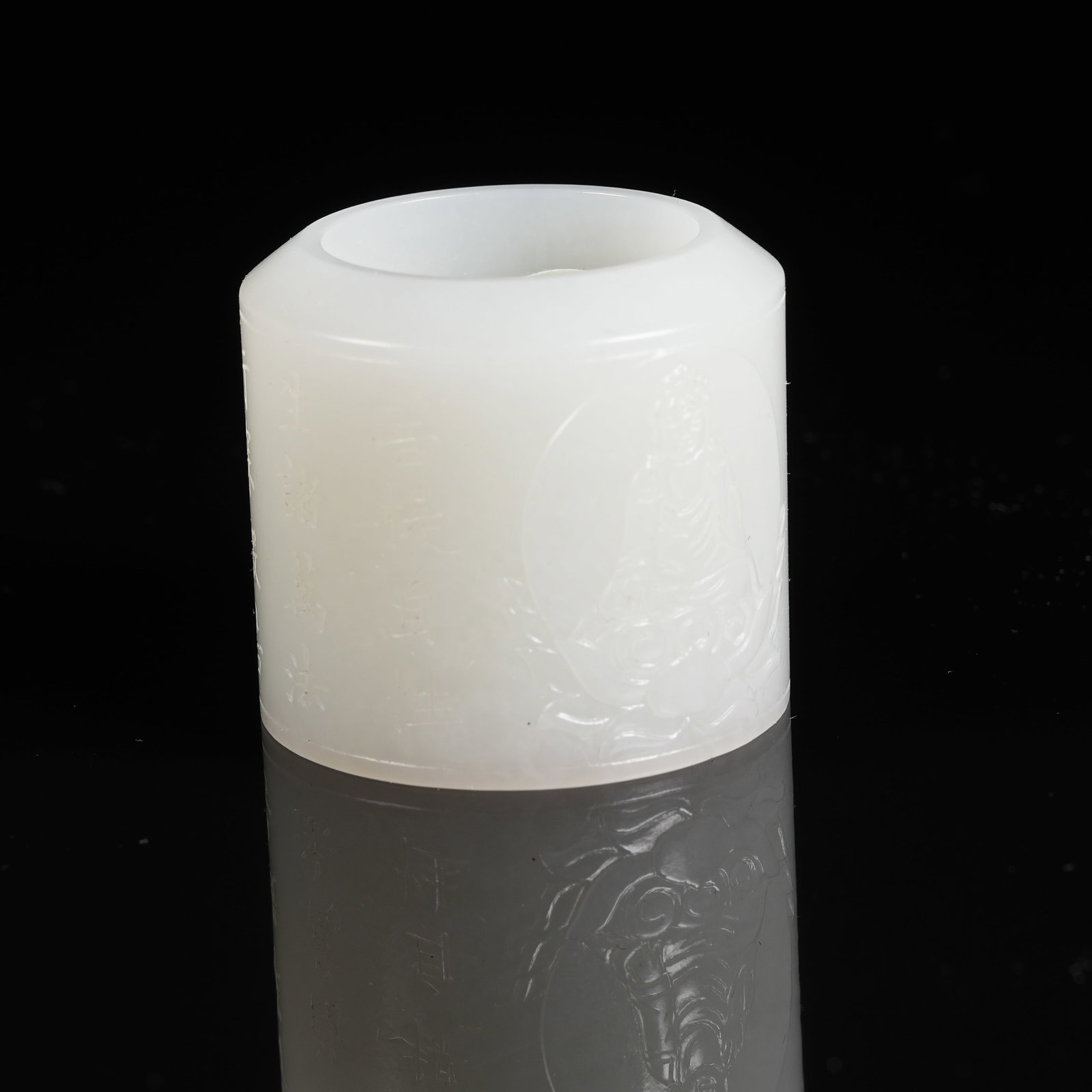 A HETIAN JADE THUMB RING WITH BUDDHA PATTERN (1 of 9)