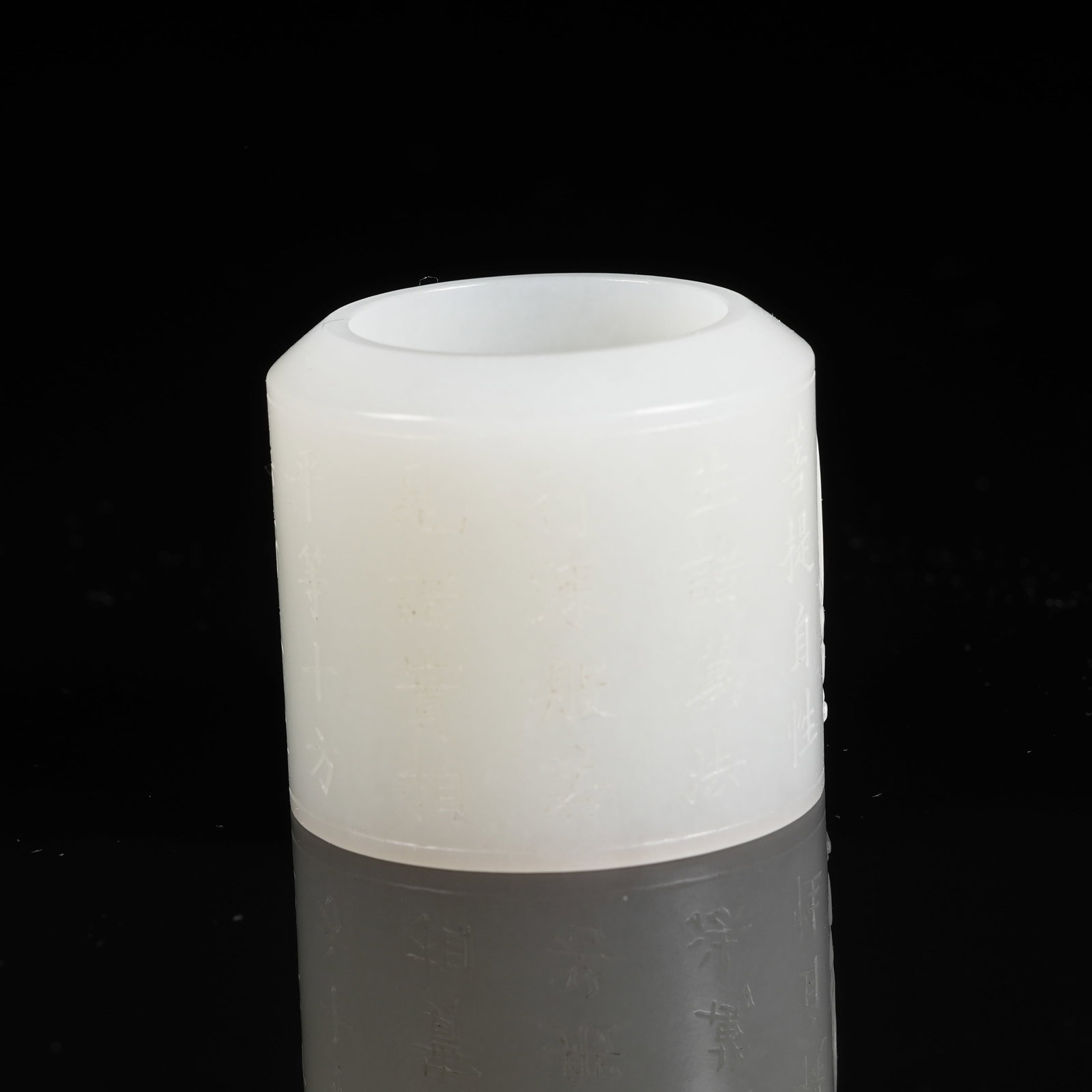 A HETIAN JADE THUMB RING WITH BUDDHA PATTERN - 2