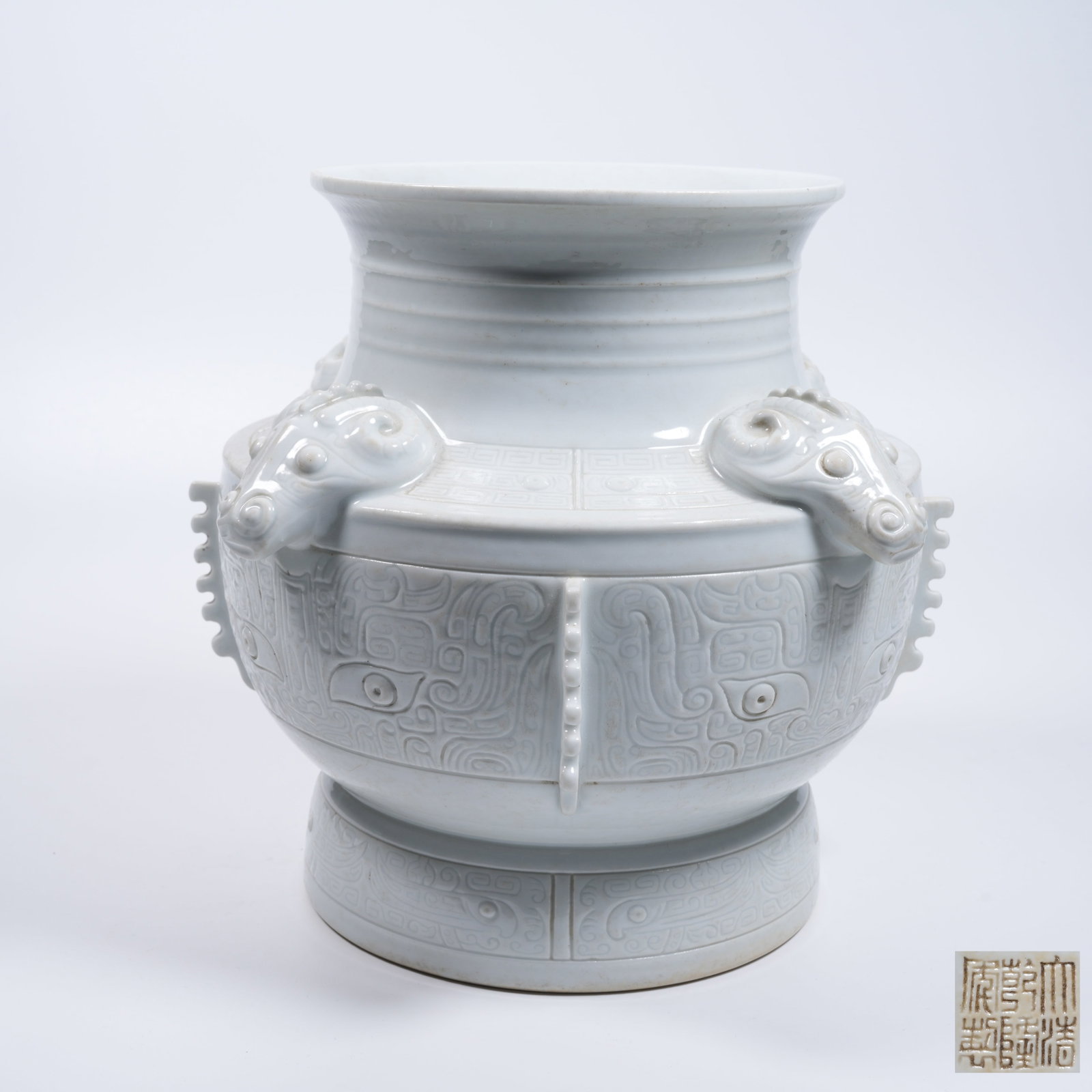 A WHITE GLAZE FLANGED RAM HEAD ZUN (1 of 10)
