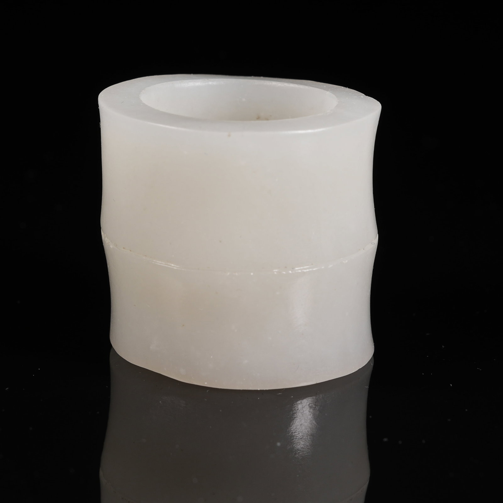 A HETIAN JADE BAMBOO-JOINT SHAPED THUMB RING (1 of 9)
