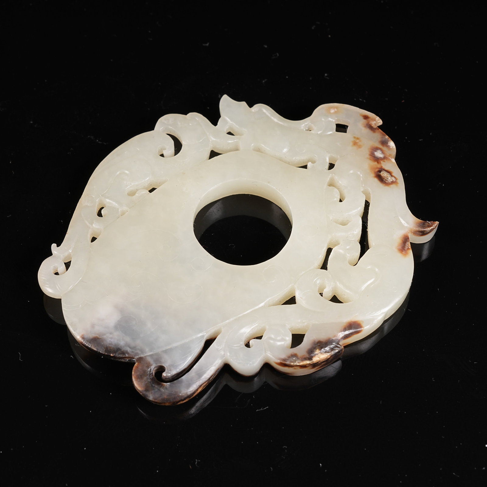 A ANCIENT JADE CHILONG PATTERN HEART-SHAPED PENDANT: Ancient Jade Chilong Pattern Heart-shaped Pendant