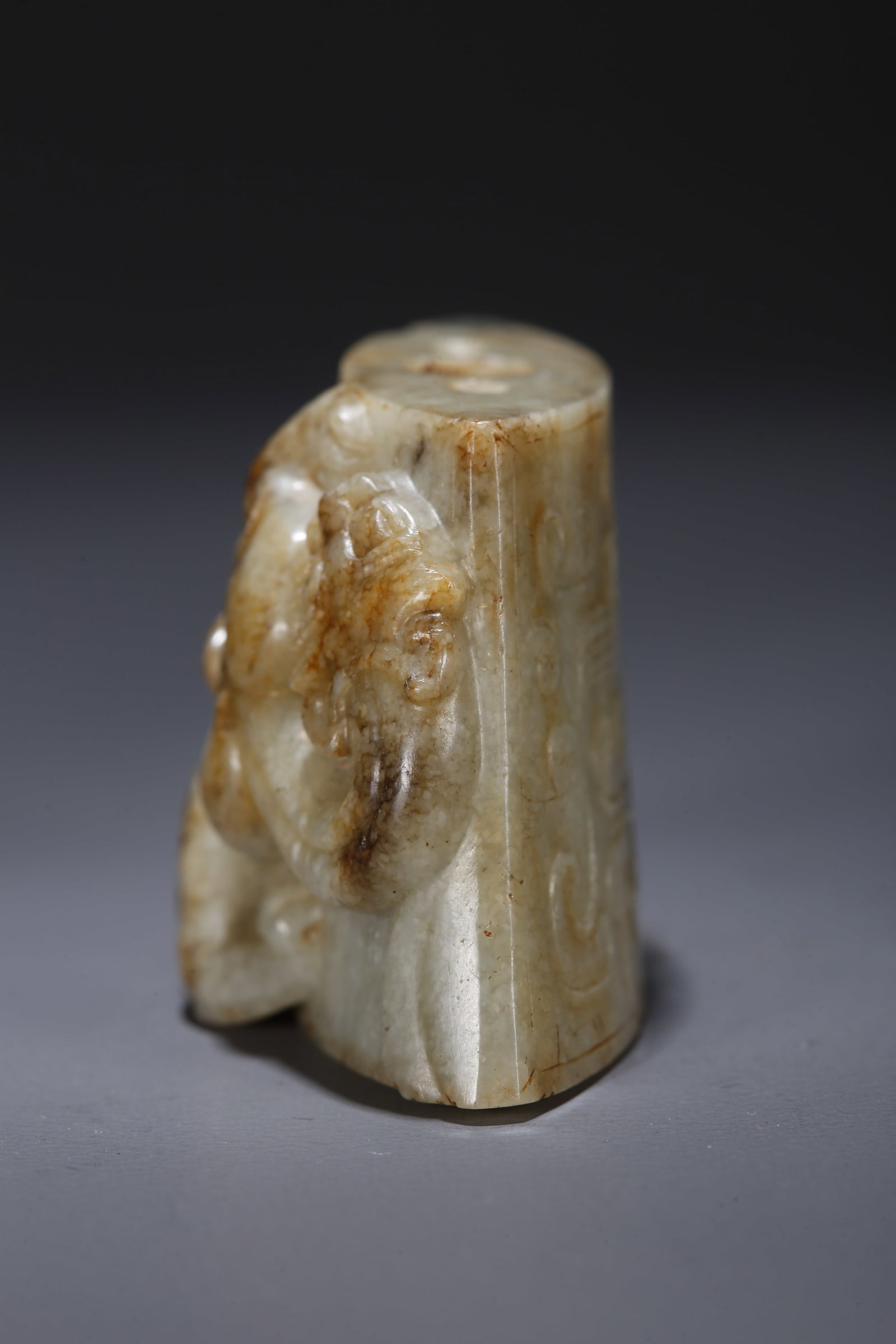 A HETIAN JADE PENDANT CARVED WITH DRAGON PATTERN - 4