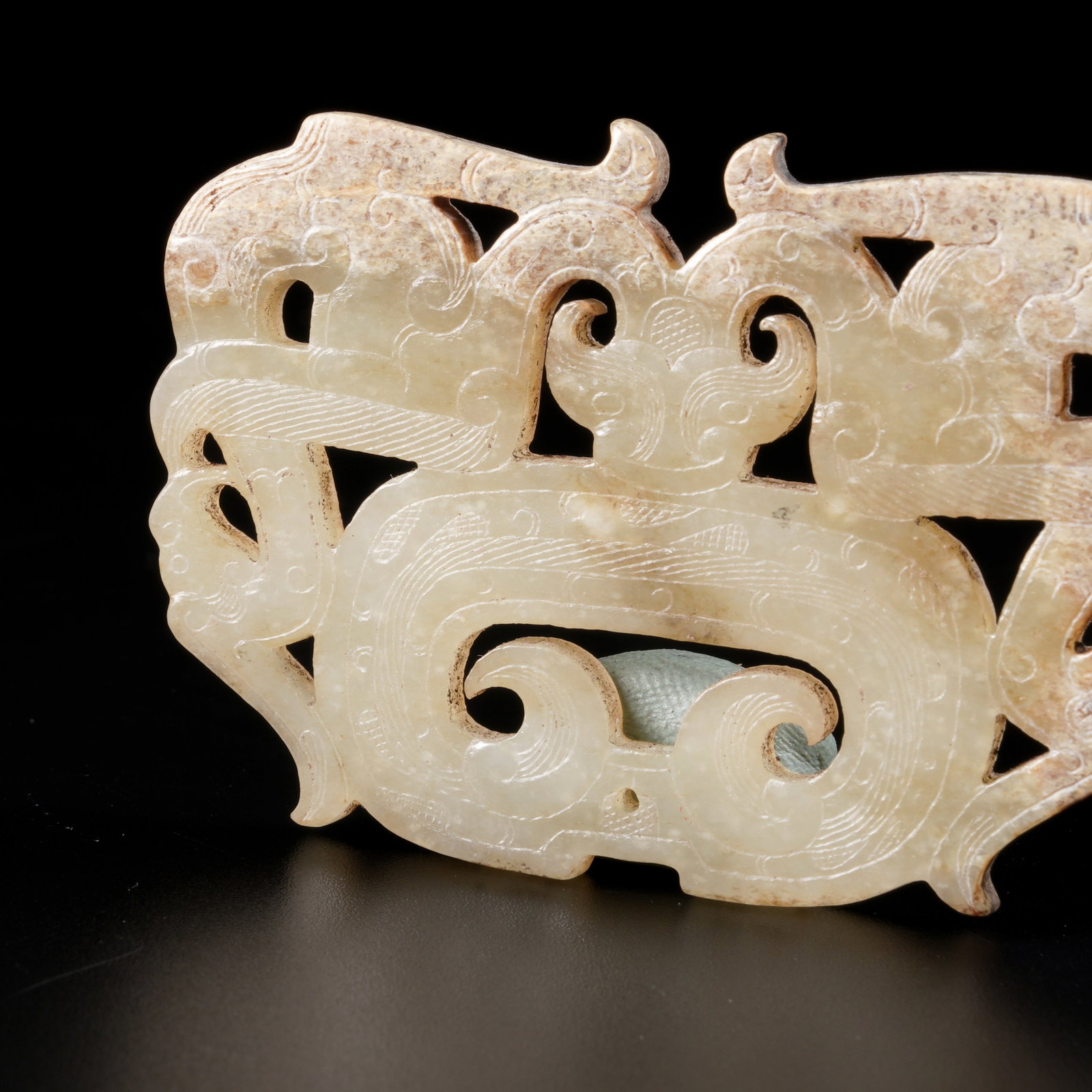 A ARCHAIC JADE DRAGON-PATTERN PENDANT - 3