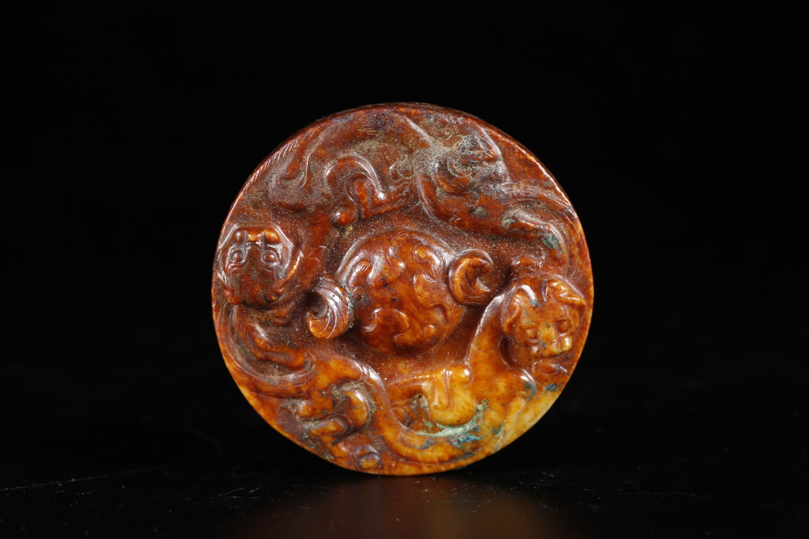 A ANCIENT JADE LION-PATTERNED SWORD POMMEL - 2