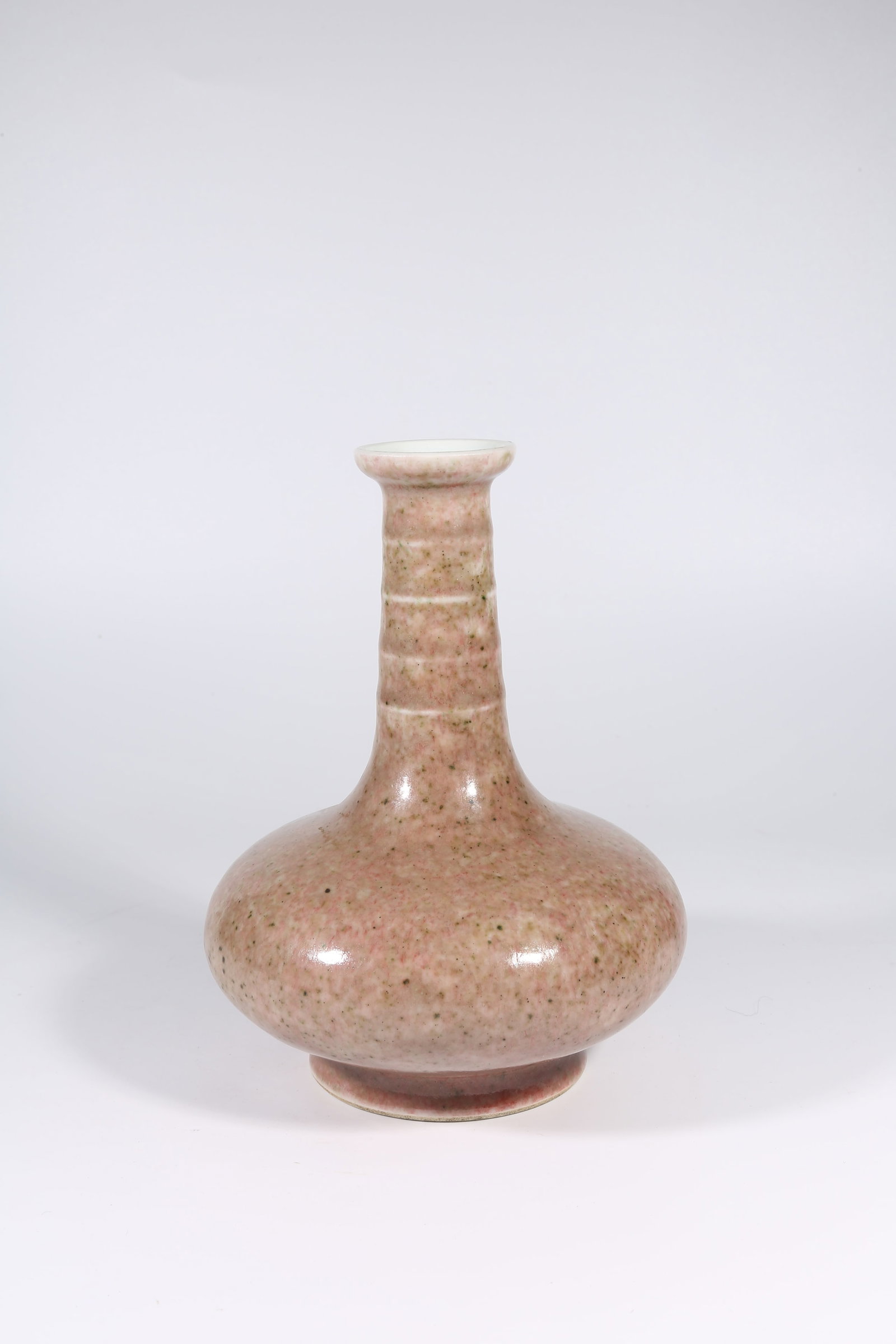 A KIDNEY BEAN RED GLAZE STRING PATTERN LONG-NECK VASE - 2