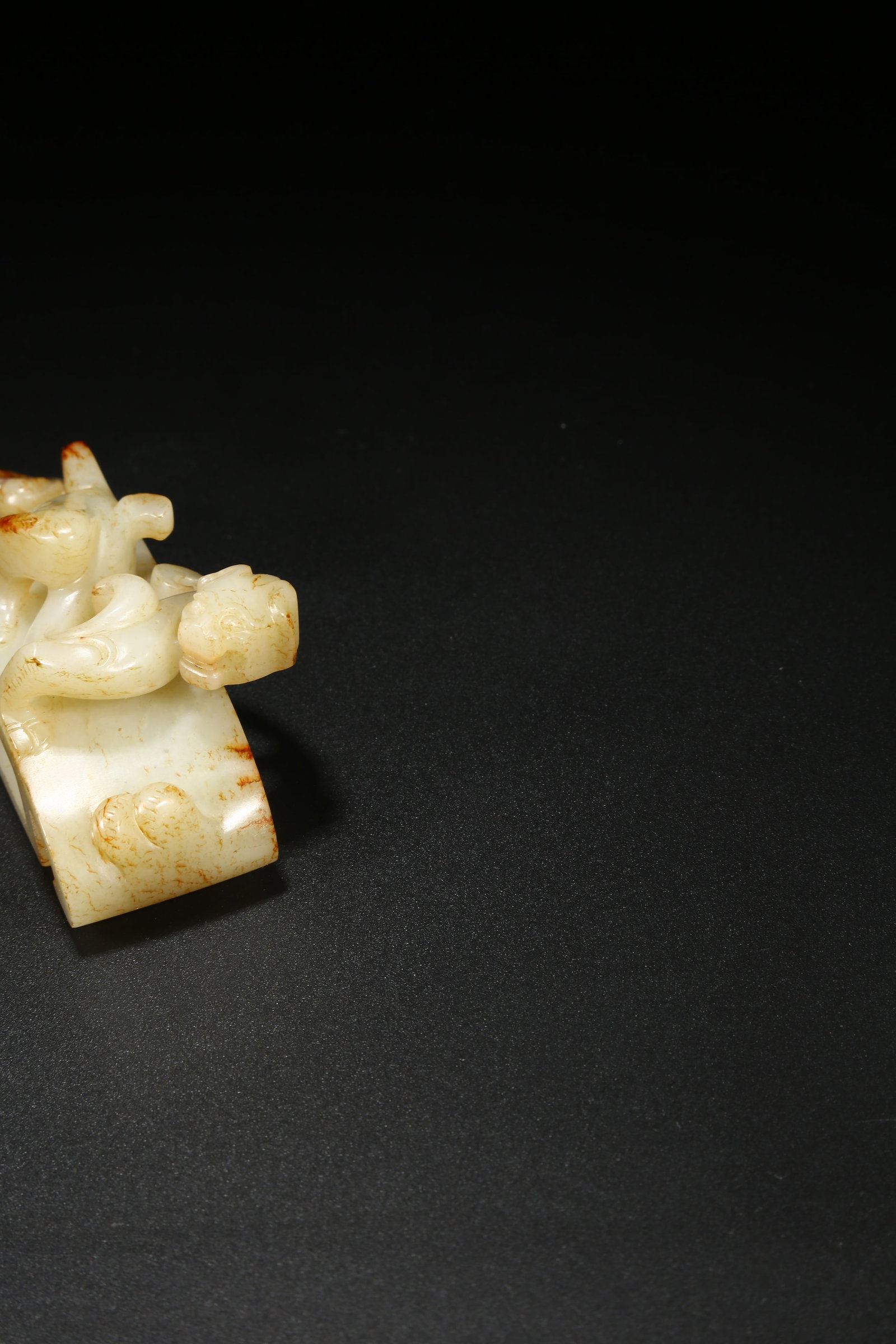 A ARCHAIC JADE SWORD FITTING WITH CHI-DRAGON PATTERN - 7