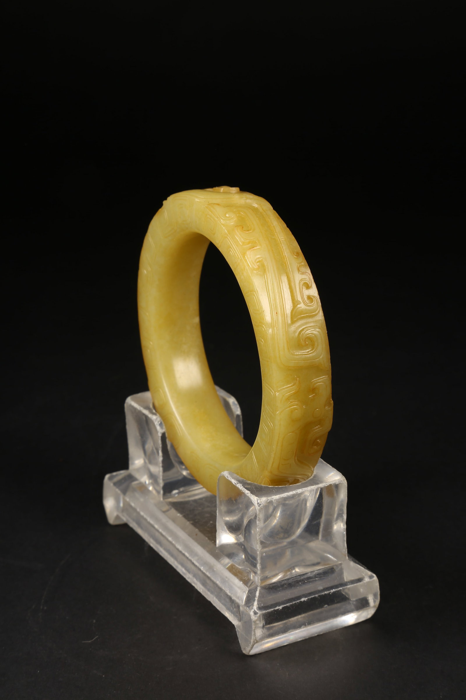 A ARCHAIC JADE PHOENIX-PATTERN BRACELET - 2