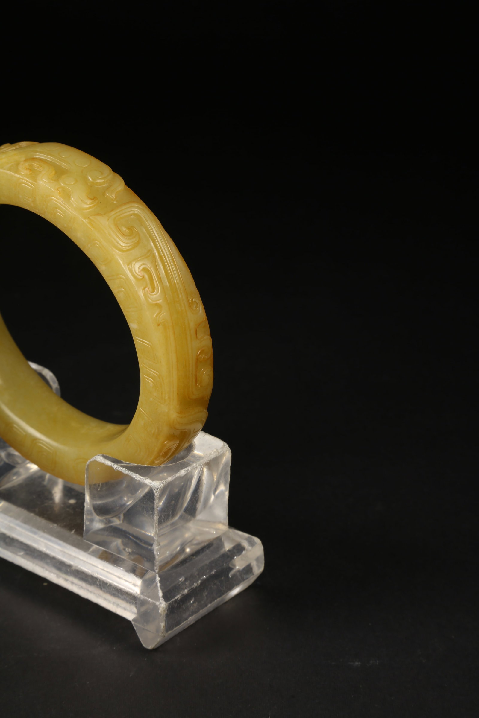 A ARCHAIC JADE PHOENIX-PATTERN BRACELET - 7