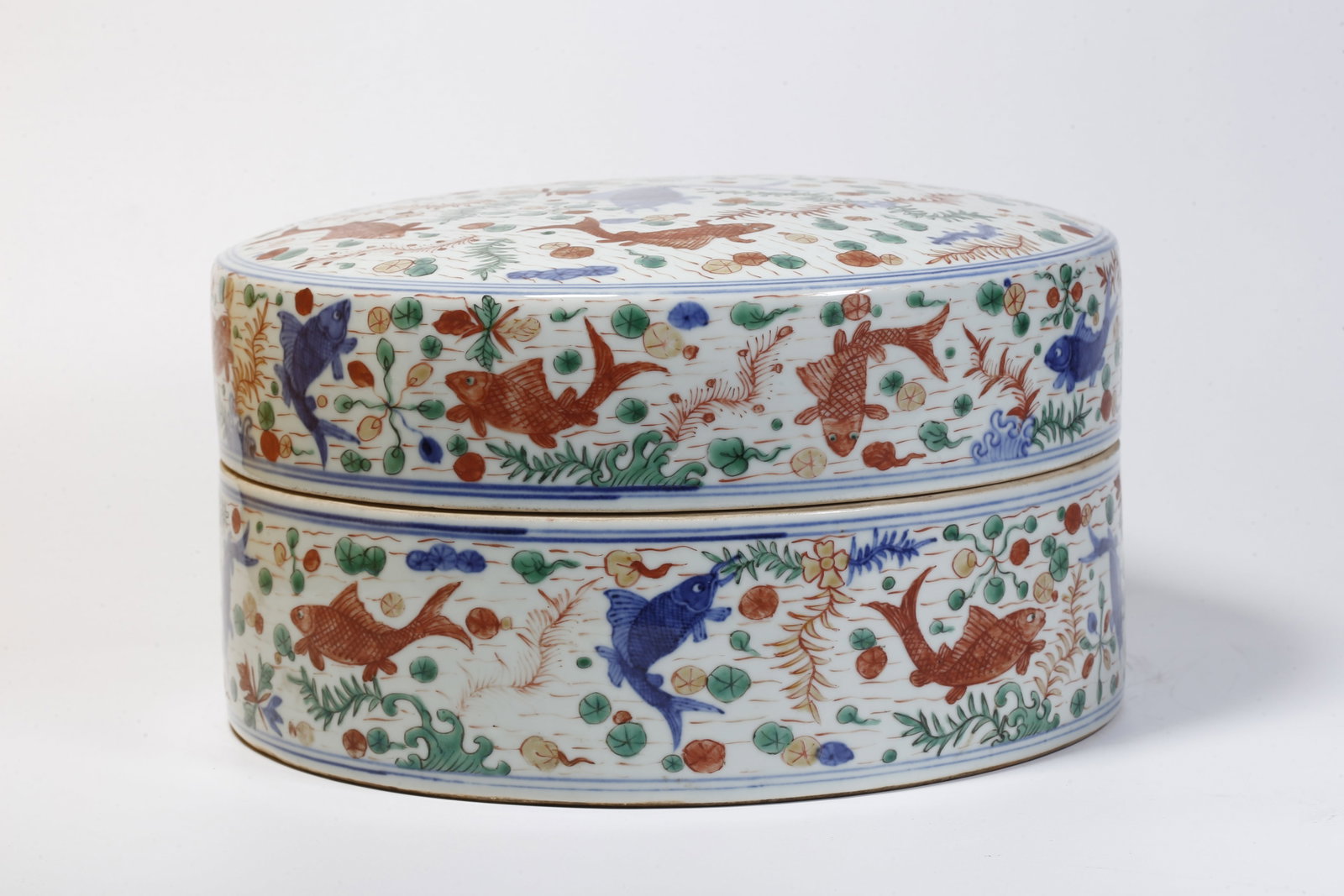 A DOUCAI FISH PATTERNED LIDDED BOX - 5