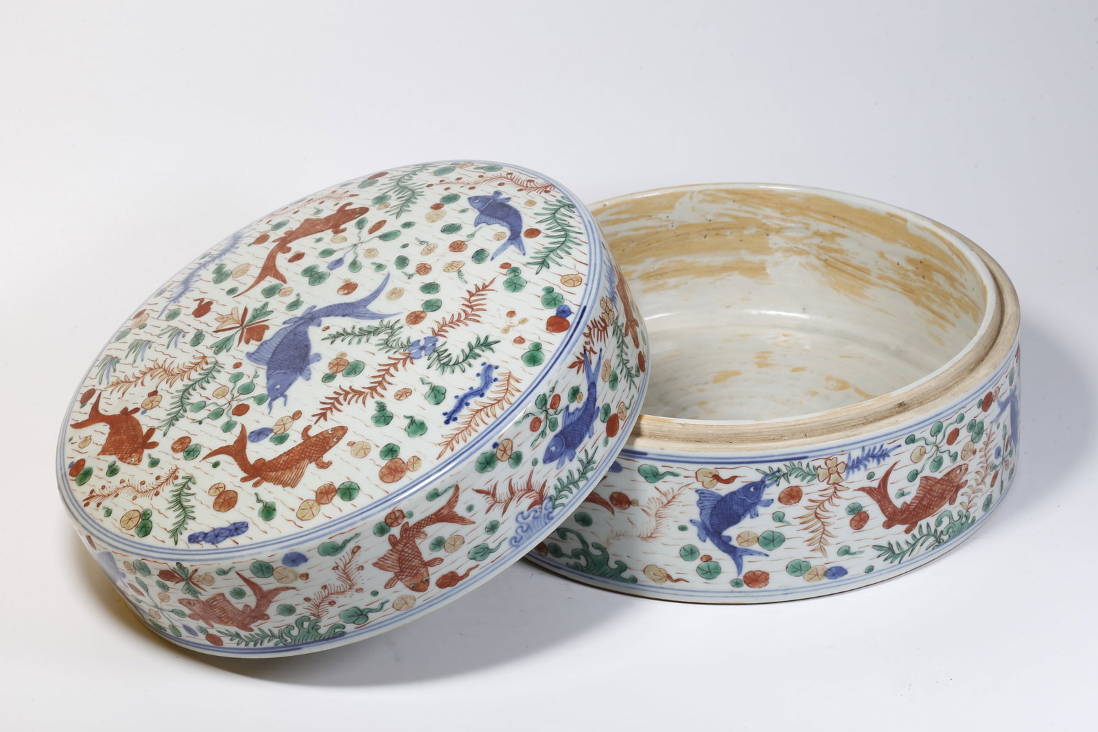 A DOUCAI FISH PATTERNED LIDDED BOX - 7