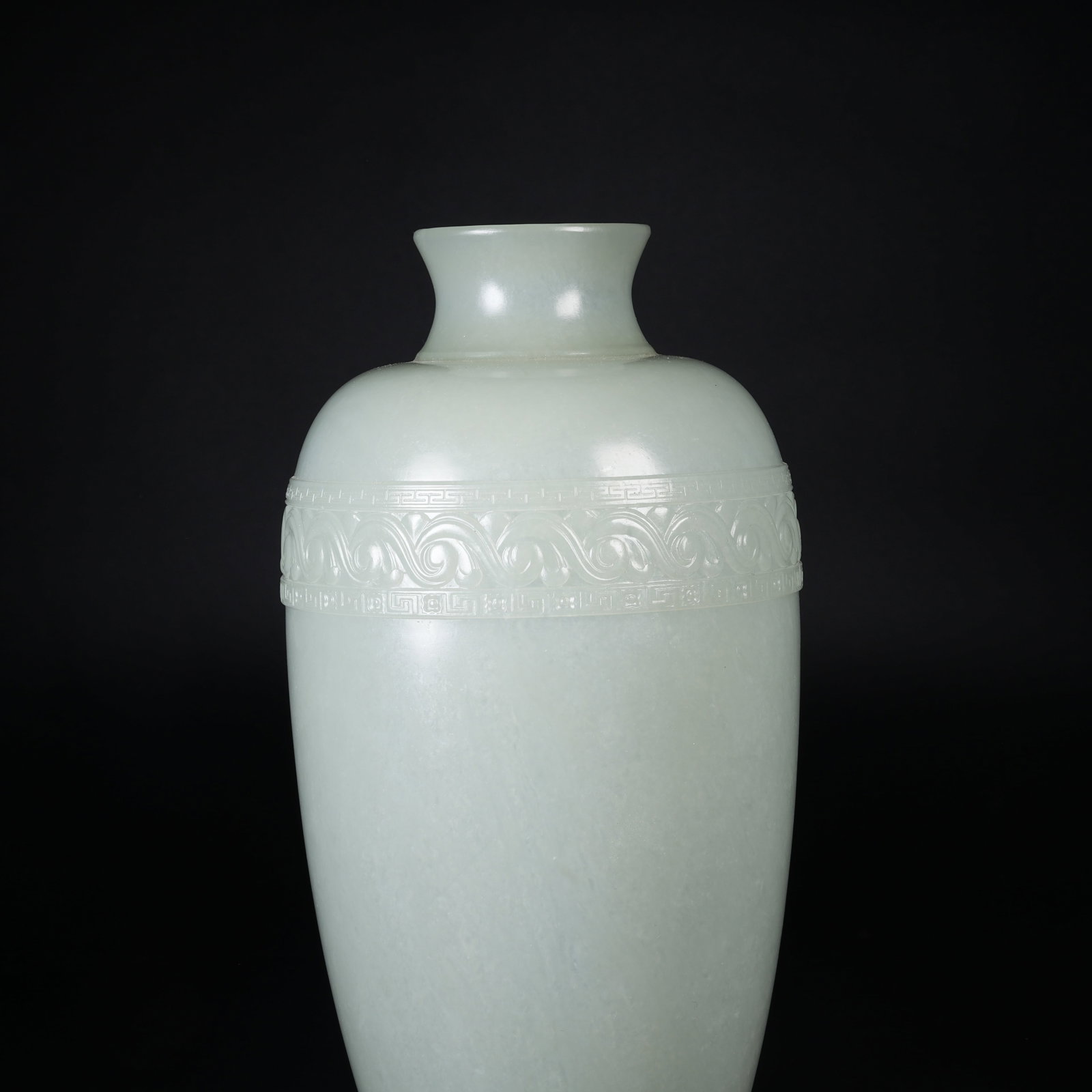 A HETIAN JADE VASE WITH INTERLOCKING FLORAL SCROLL PATTERN - 2