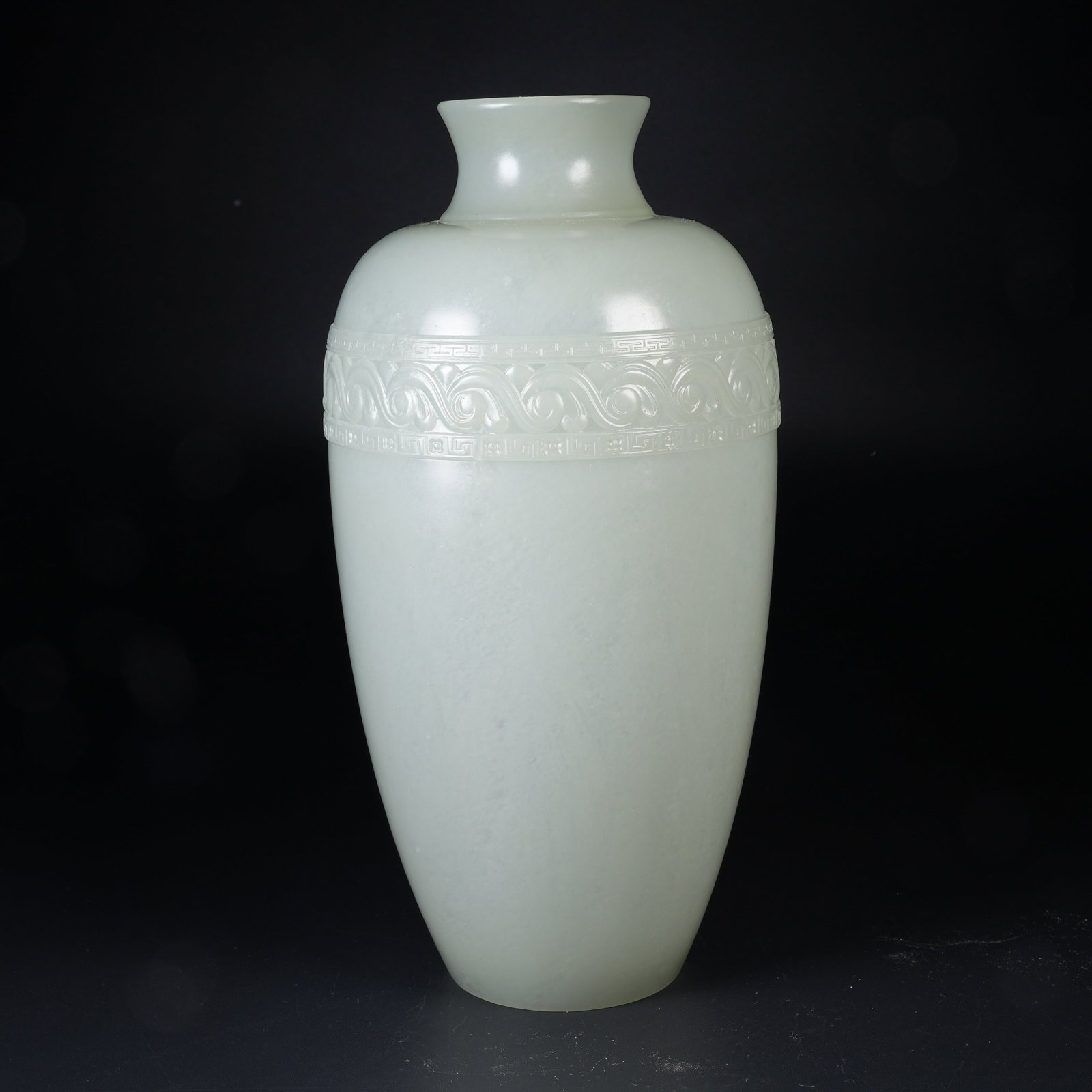 A HETIAN JADE VASE WITH INTERLOCKING FLORAL SCROLL PATTERN - 5