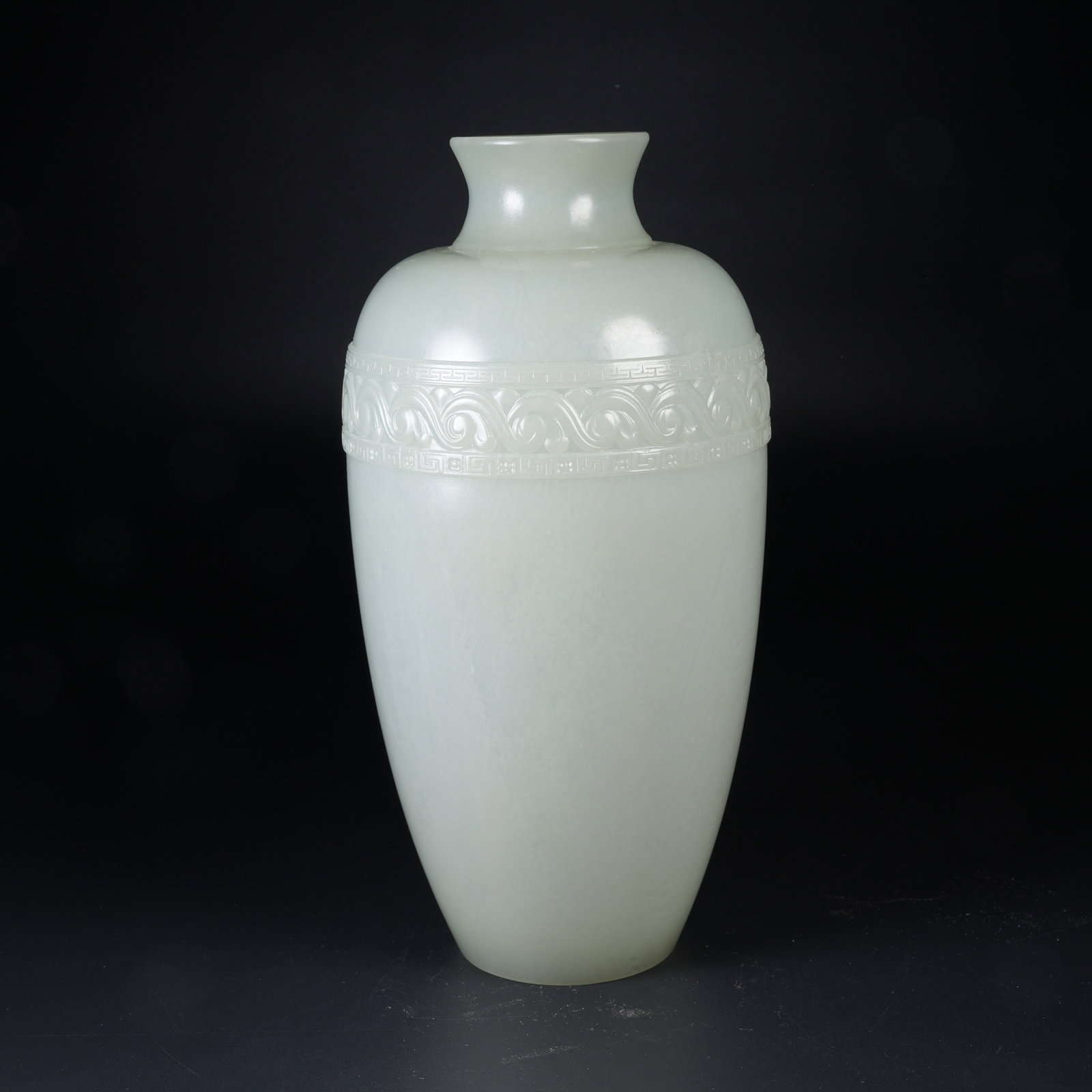 A HETIAN JADE VASE WITH INTERLOCKING FLORAL SCROLL PATTERN - 6